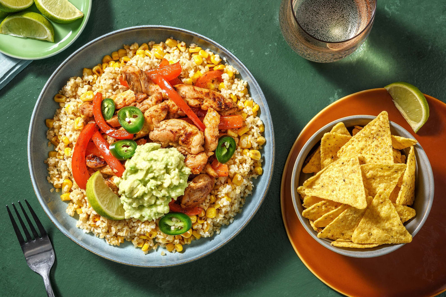Fajitabowl med kyckling, bulgur & tortillachips Recept HelloFresh