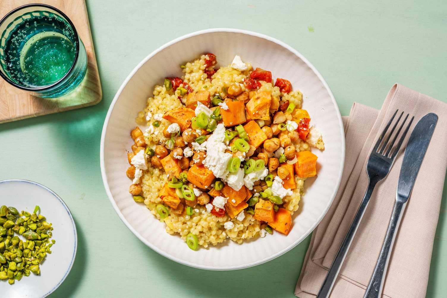 Salade de couscous perlé, feta & pistaches Recette HelloFresh
