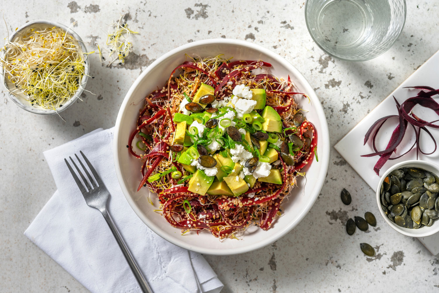 Salade de quinoa, avocat & germes de luzerne Recette HelloFresh
