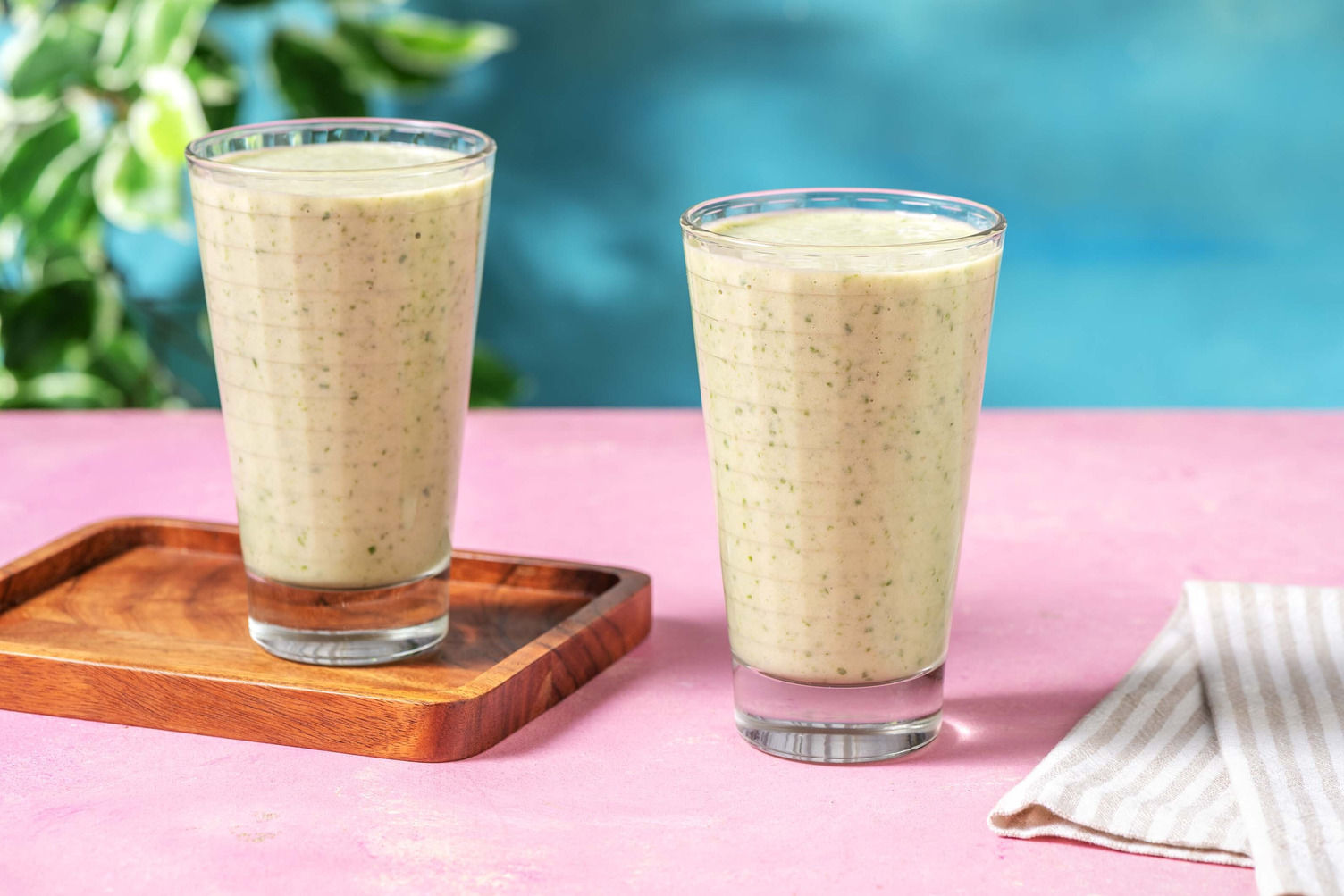 Triple groene smoothie met spinazie, avocado en munt Recept HelloFresh