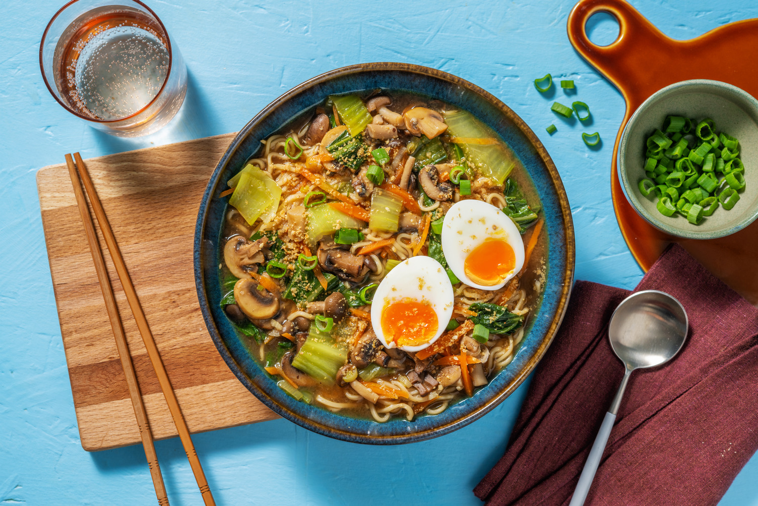 Snelle vegetarische ramen met paddenstoelen Recept | HelloFresh