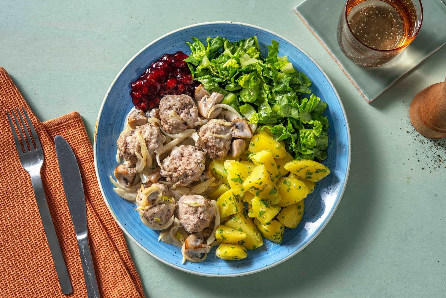 Schwedische Köttbullar Hackbällchen Rezept | HelloFresh