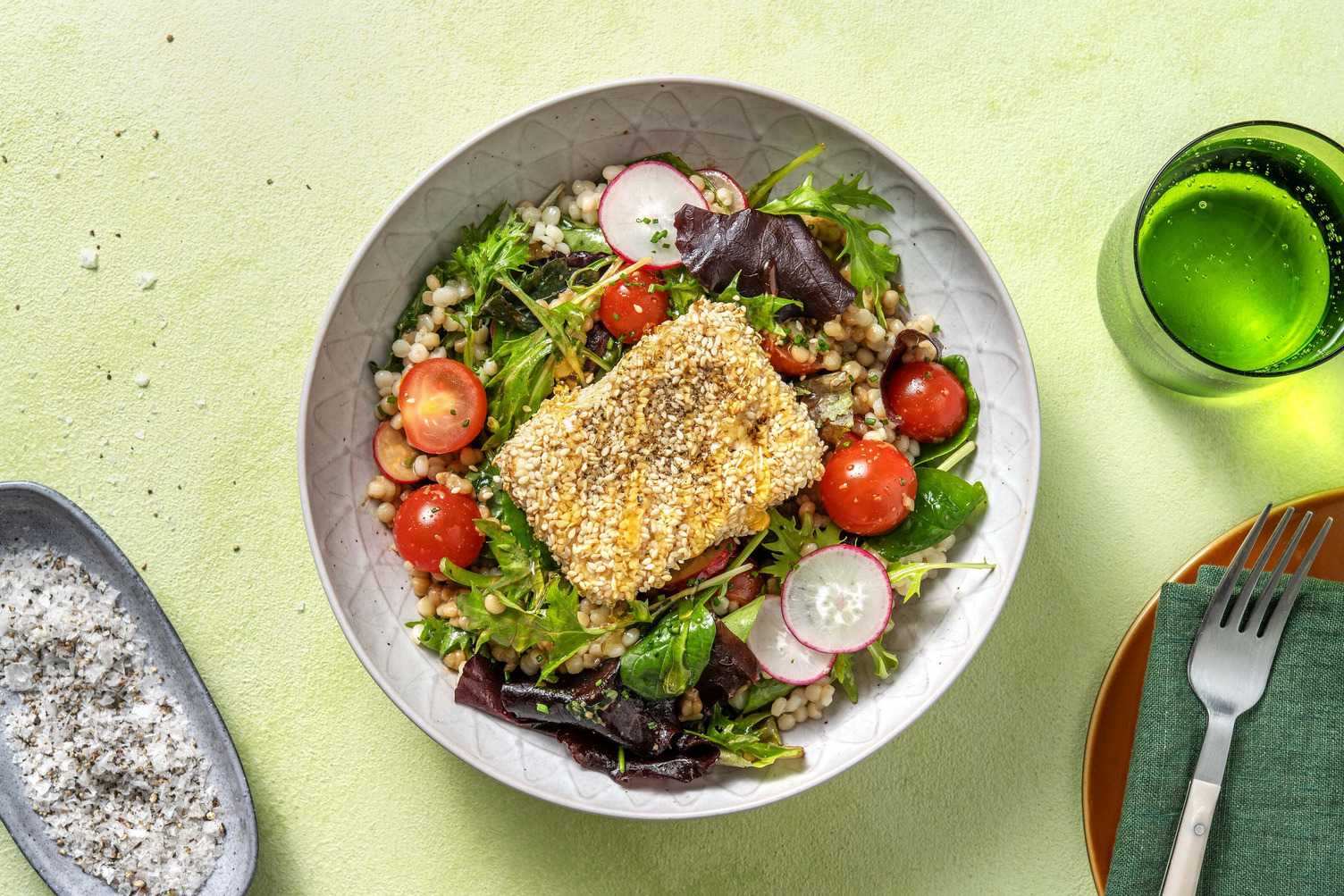 Salade de couscous perlé, feta rôtie & sésame Recette HelloFresh