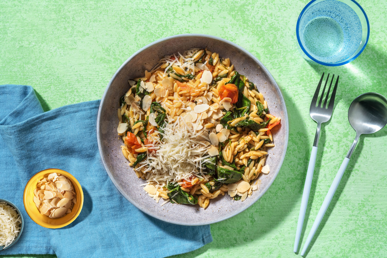 orzo-con-espinacas-y-tomates-cherry-hellofresh