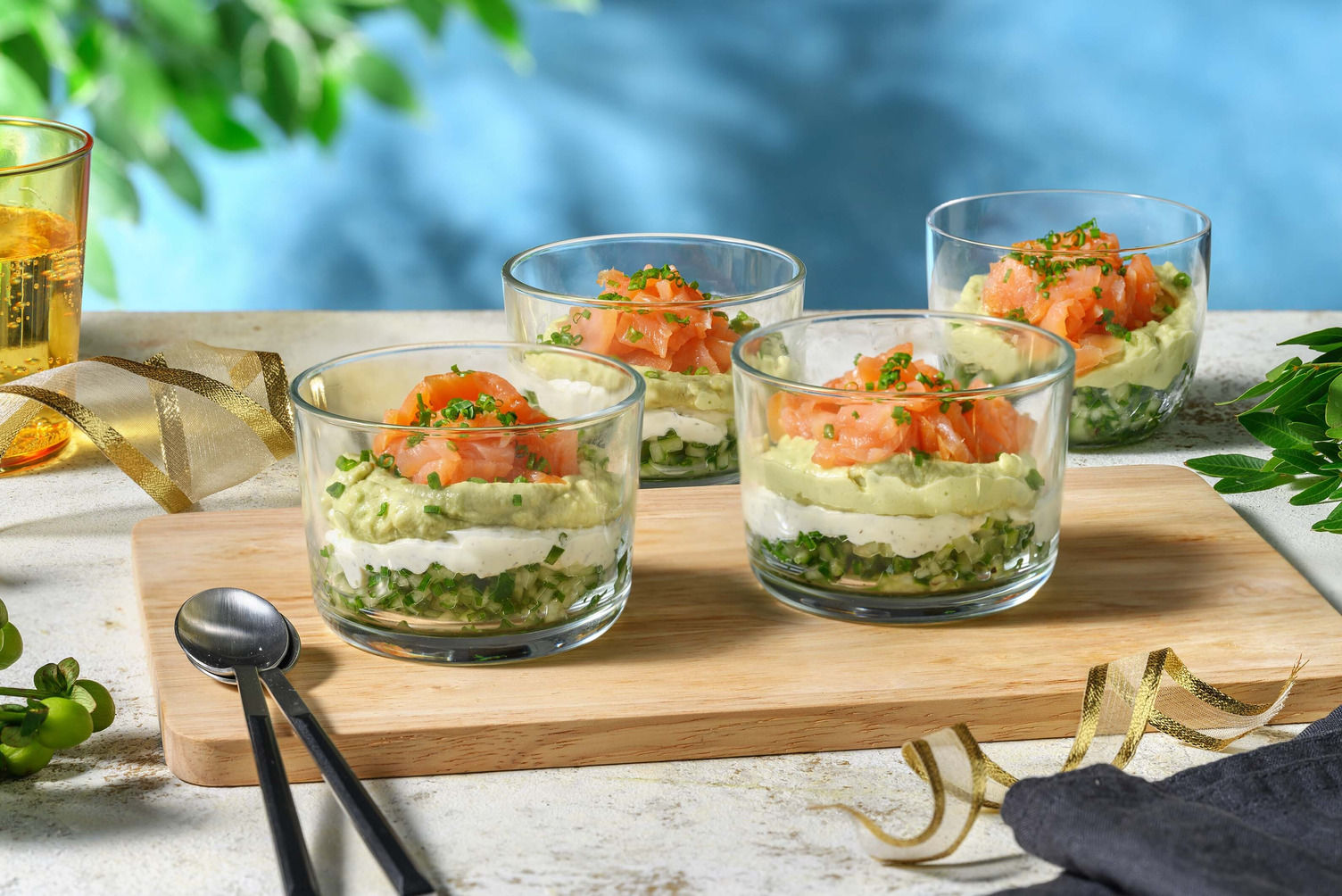 Verrines saumon fumé, avocat & concombre Recette | HelloFresh