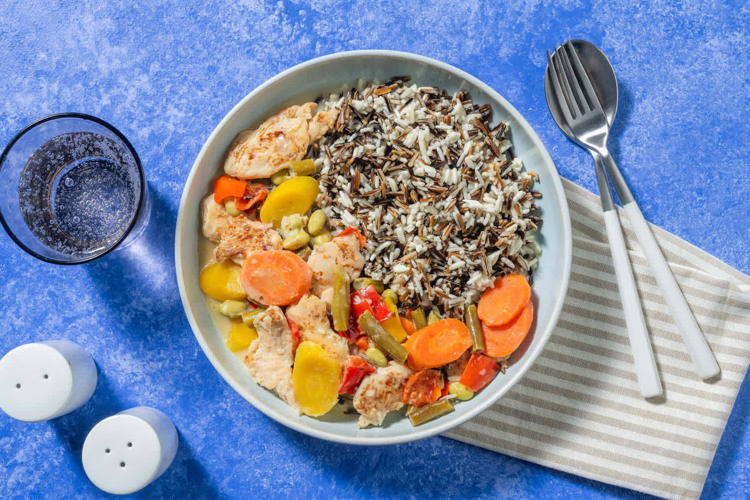 Grünes Thai Curry mit Hühnchen und Wildreis Rezept | HelloFresh