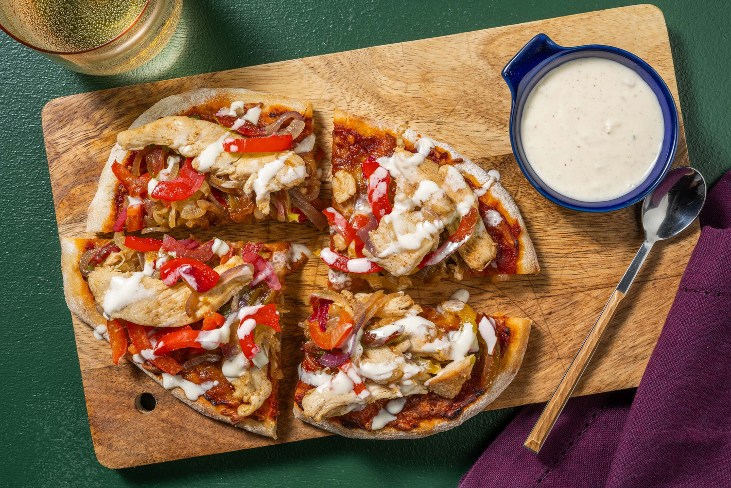 Schawarma-Style Hähnchen Pizza mit Paprika Rezept | HelloFresh