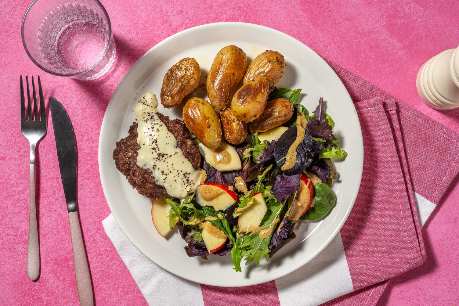 Steak haché sauce camembert Recette | HelloFresh