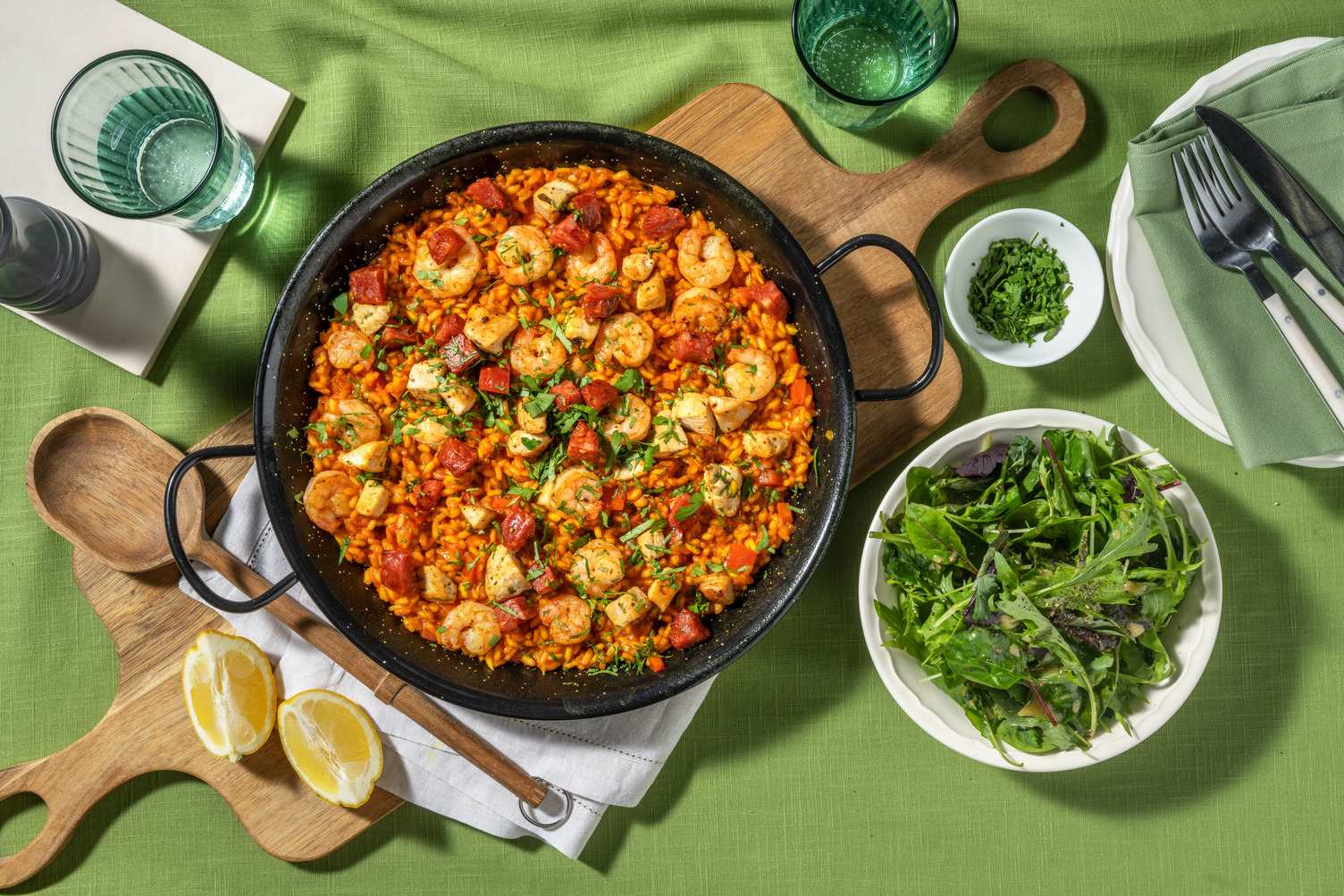 Paëlla au chorizo & crevettes de Mamie Carmen Recette HelloFresh