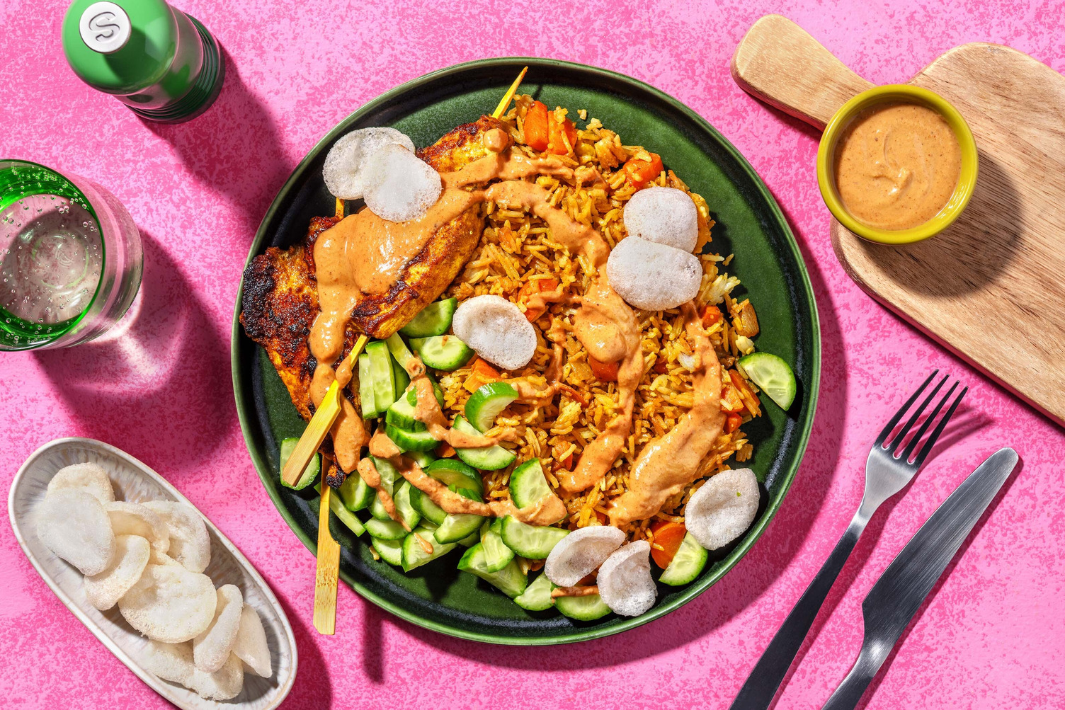 nasi goreng met zelfgemaakte kipsaté recept hellofresh