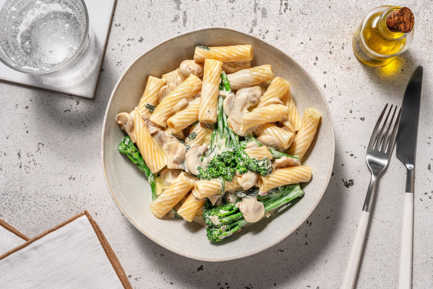 Rigatoni met champignons en olijfolie met truffelaroma Recept | HelloFresh
