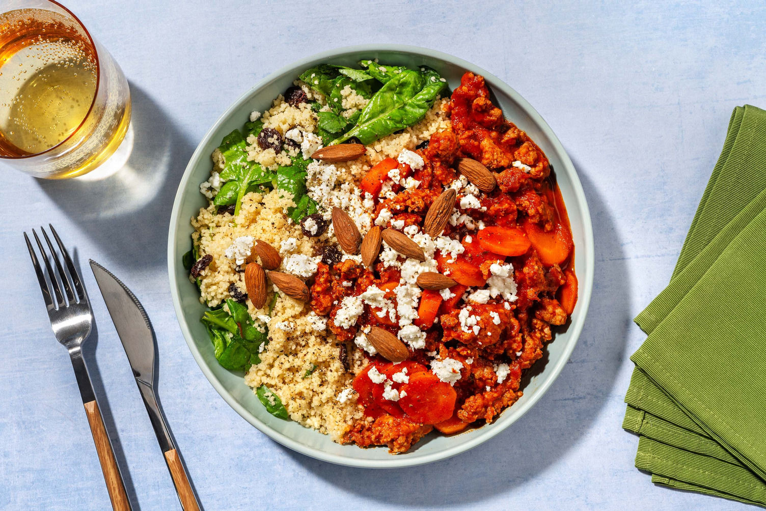 Kruidige couscous met varkensworst Recept | HelloFresh