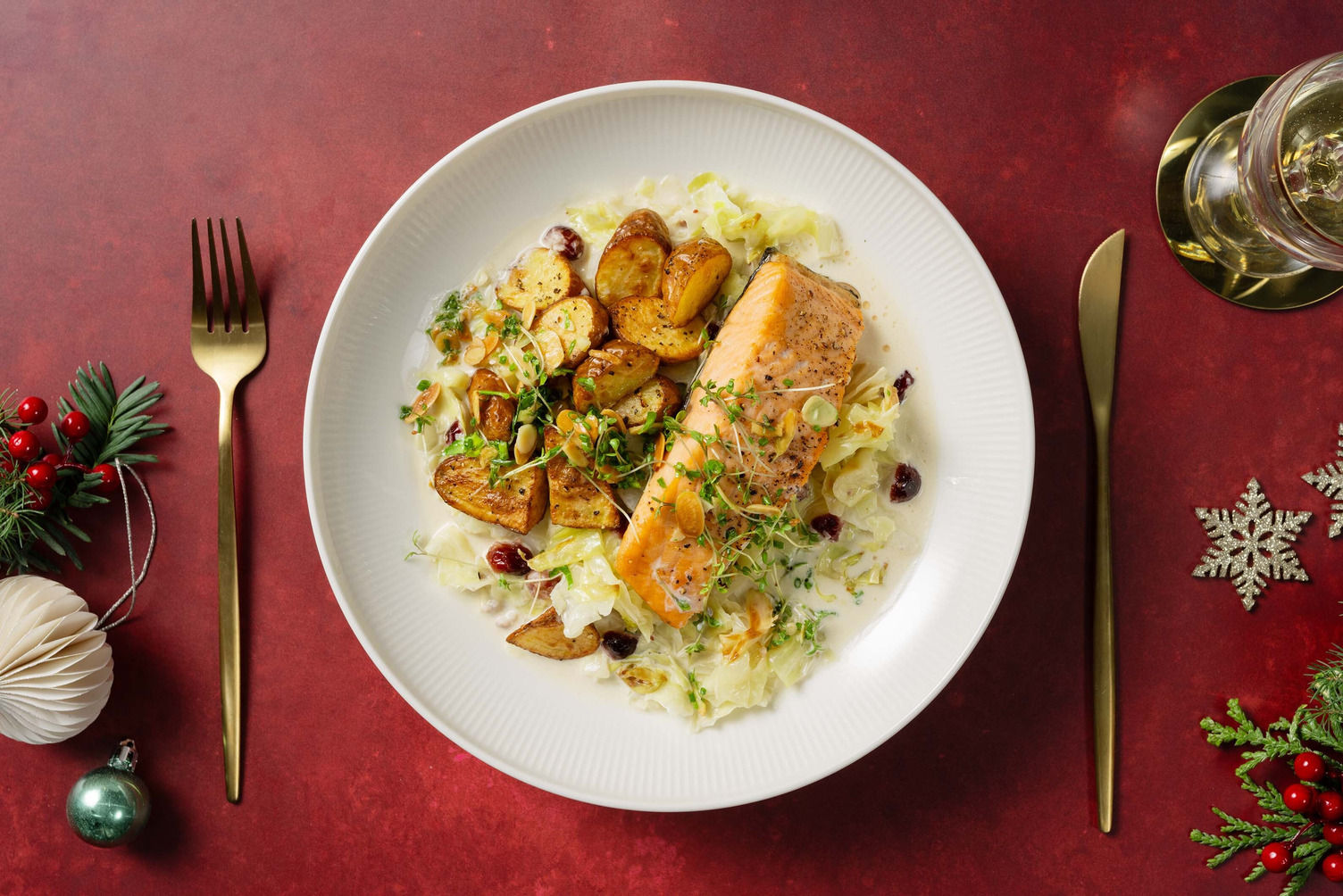 Norwegisches Lachsfilet mit Kresse-Mandel-Salat, Rezept | HelloFresh Norwegisches Lachsfilet mit Kresse-Mandel-Salat, Rezept | HelloFresh