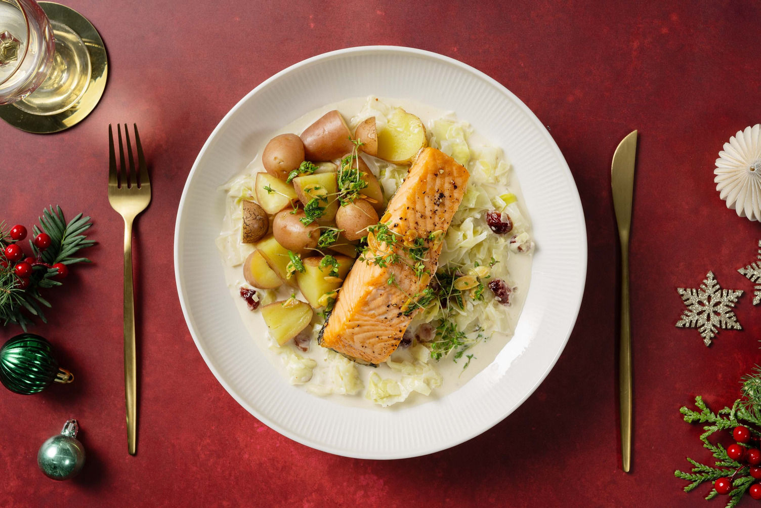 Norwegisches Lachsfilet mit Kräuter-Mandel-Salat, Rezept | HelloFresh Norwegisches Lachsfilet mit Kräuter-Mandel-Salat, Rezept | HelloFresh