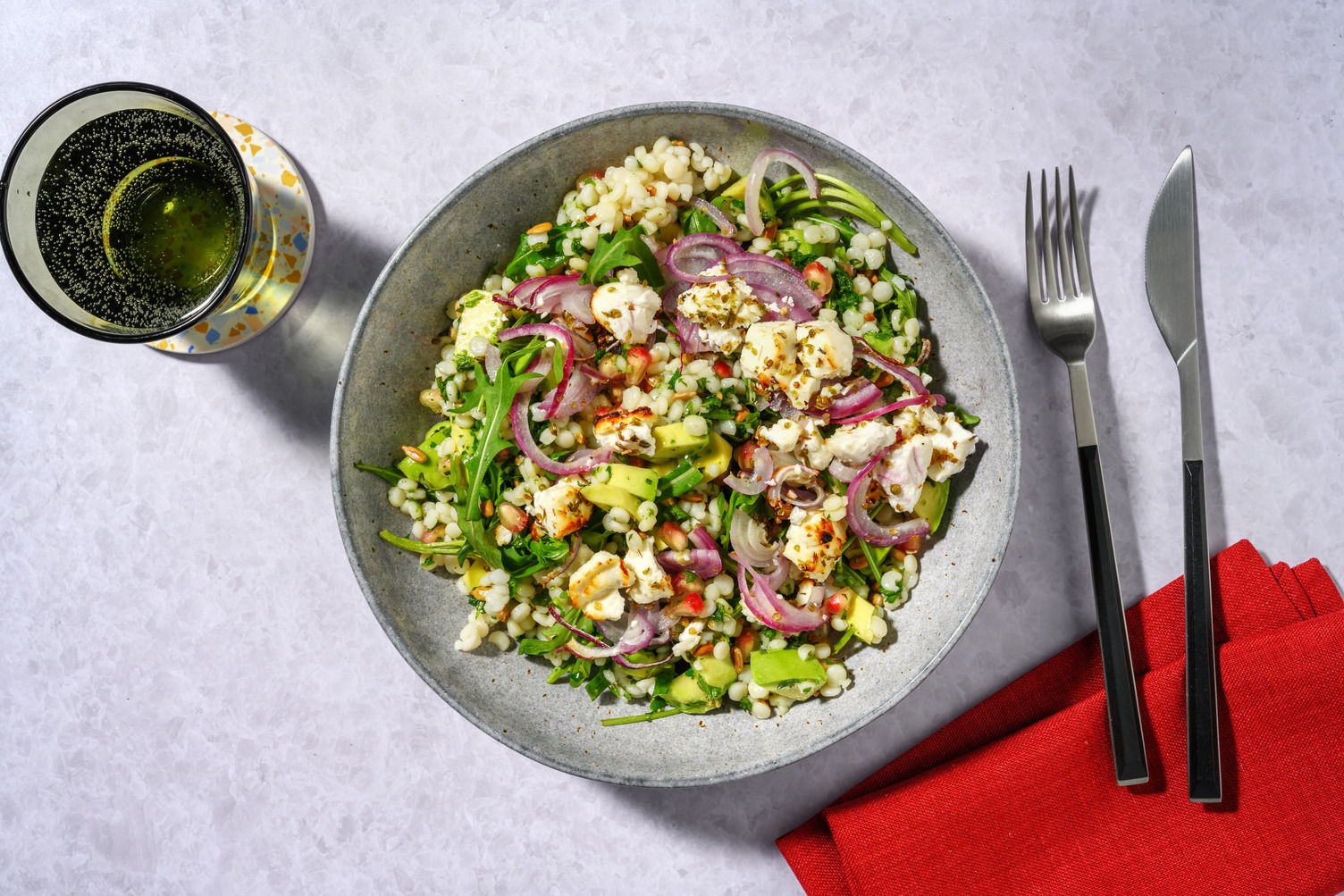 Salade couscous perlé, avocat & chèvre frais Recette HelloFresh