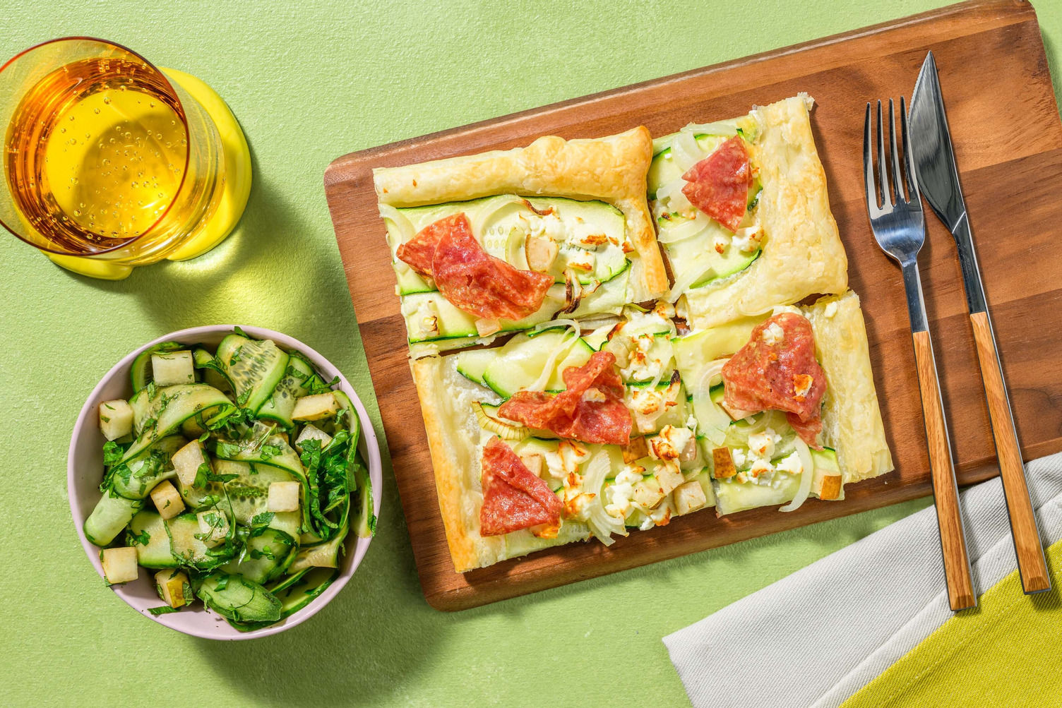 Tarte fine à la courgette et salami Recette | HelloFresh Tarte fine à la courgette et salami Recette | HelloFresh