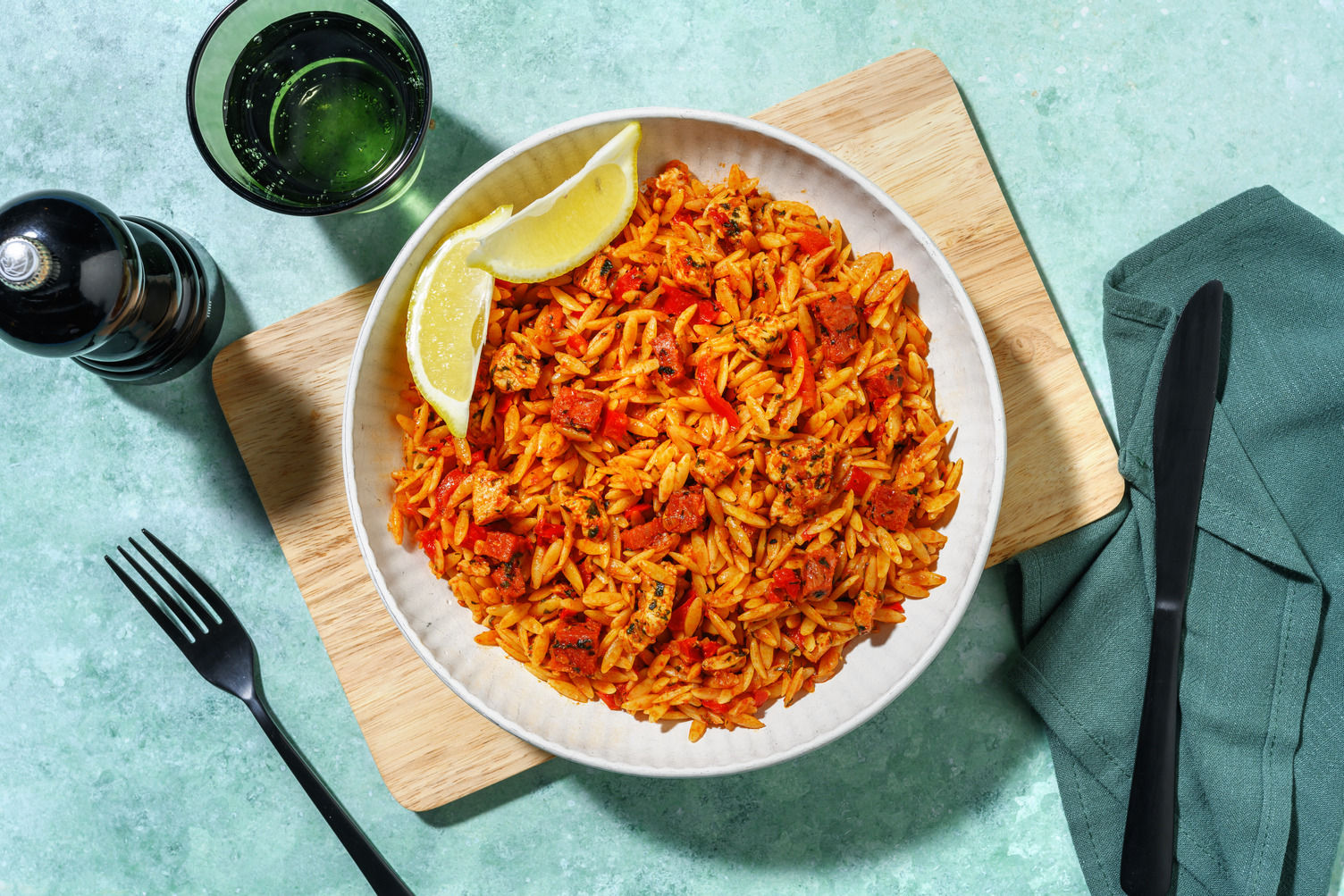 Orzo à l'espagnole au poulet & chorizo Recette HelloFresh