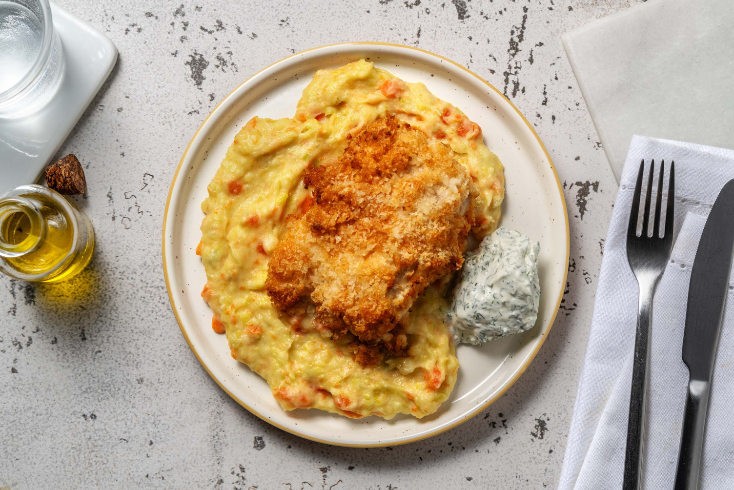 Kabeljau im Backteig mit buntem Gemüse-Stampf Rezept | HelloFresh