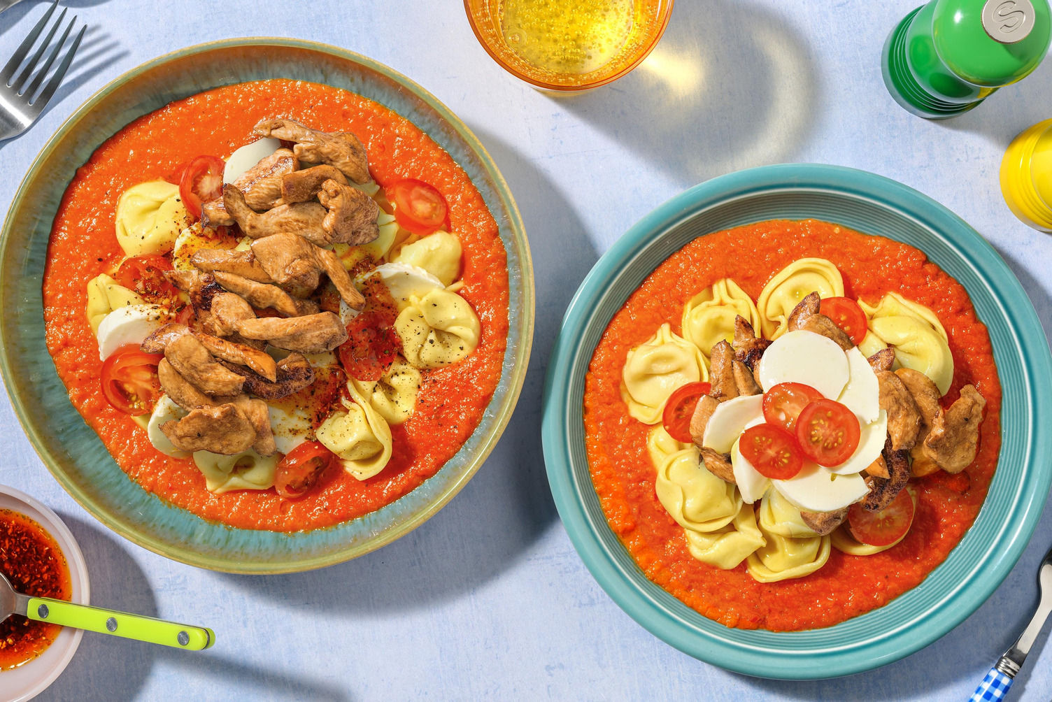 Tortellini-Vulkan in Tomaten-Lava mit extra Bio-Hähnchen Rezept