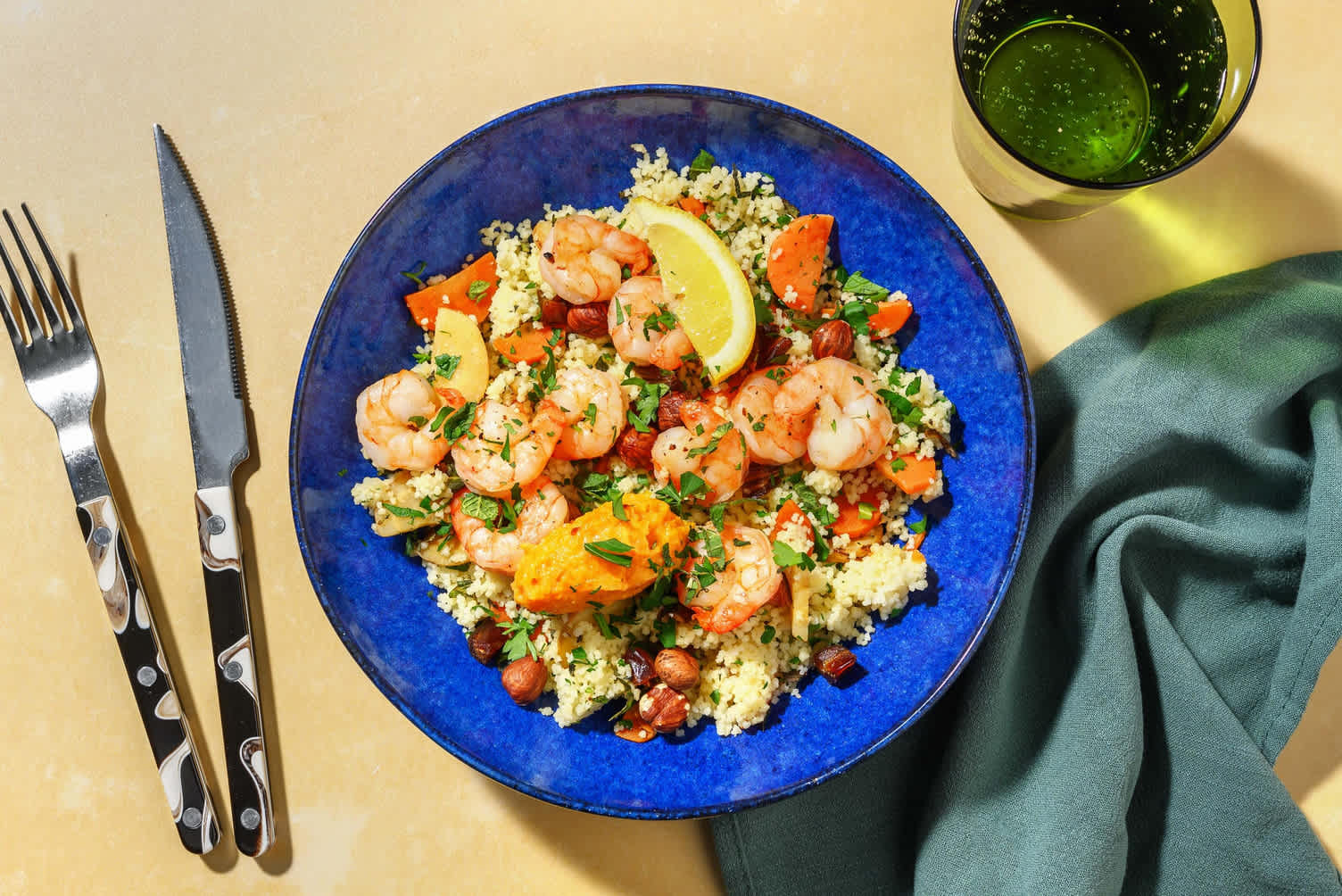 Couscous met garnalen en yazzara Recept HelloFresh