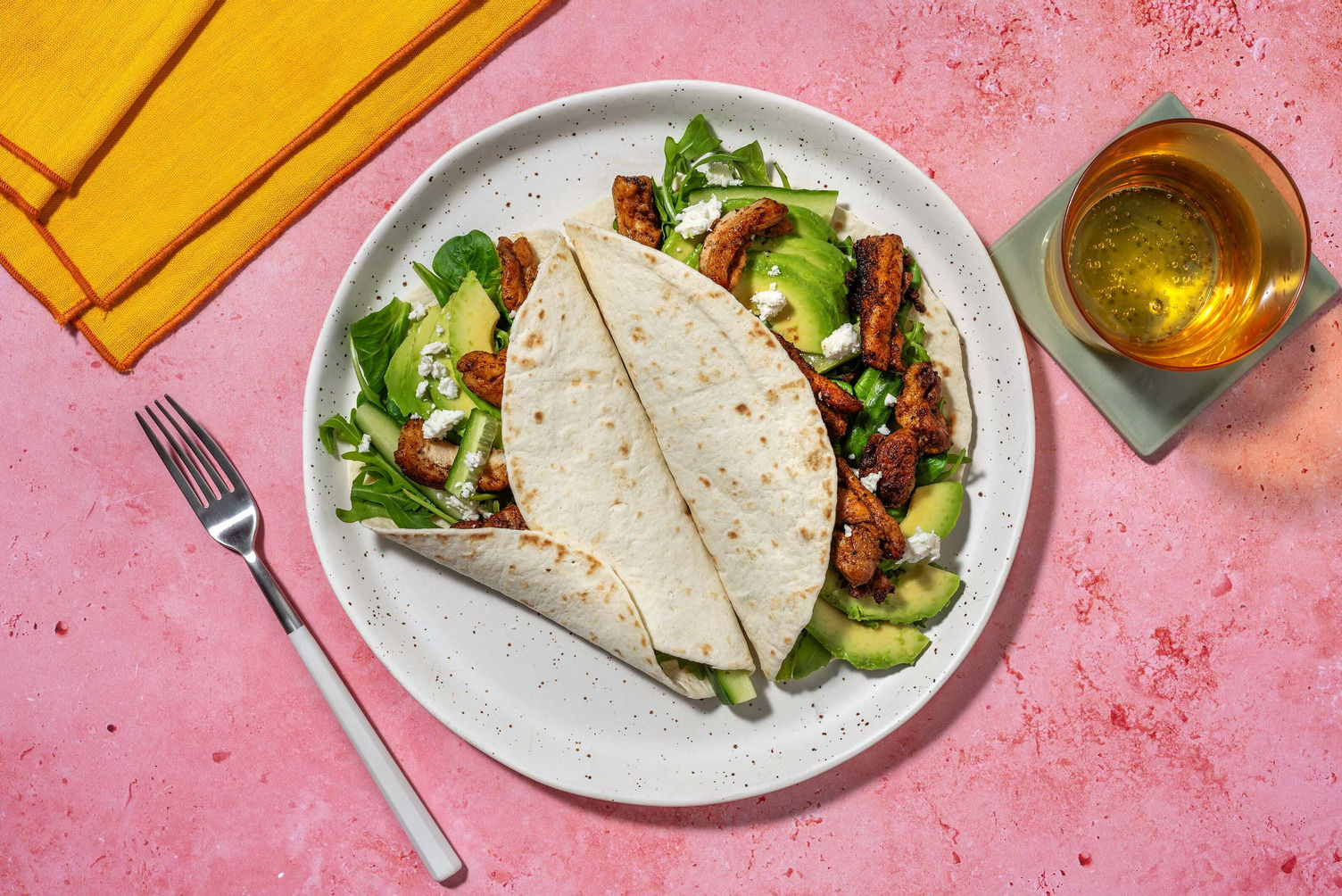 Wrap met kip in BBQkruiden, avocado en feta Recept HelloFresh