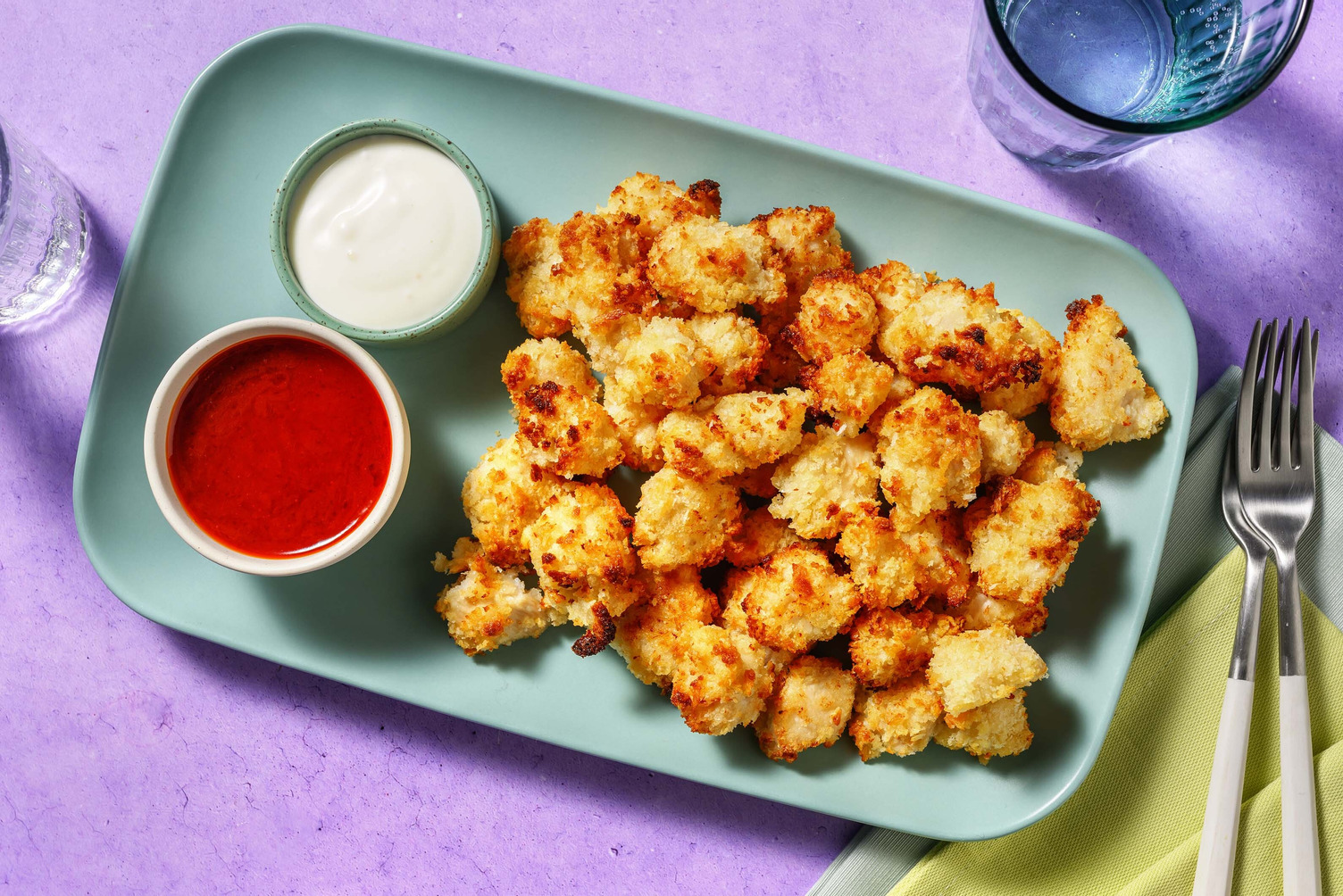 Buffalo Chicken Bites mit Buttermilch-Zitronen-Dip Rezept | HelloFresh