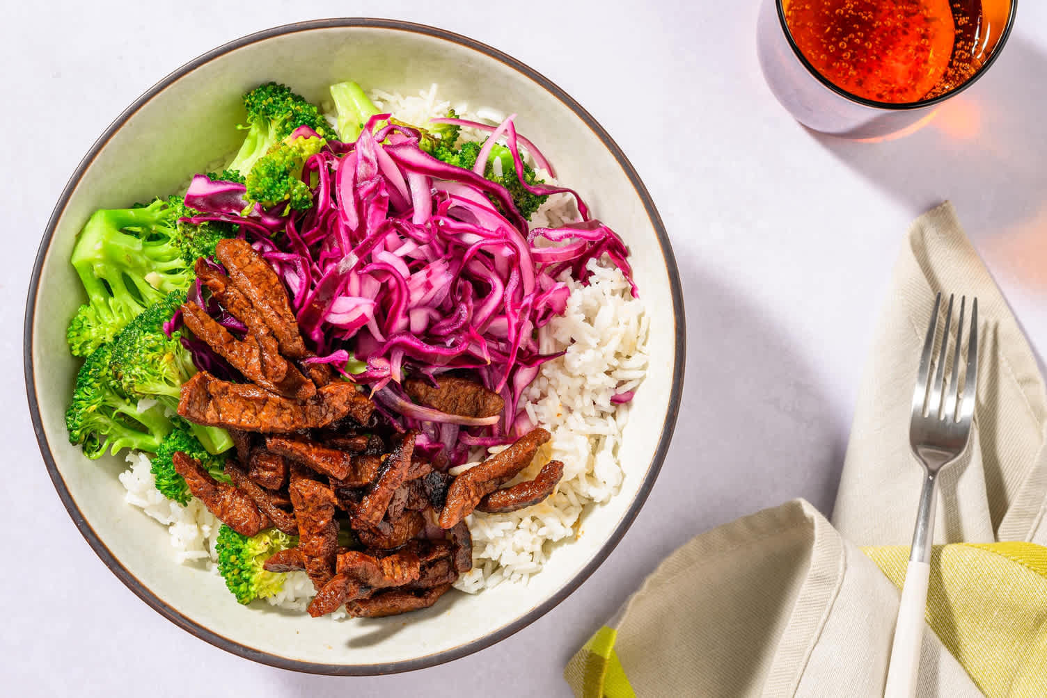 Bunte Bowl mit veganen Teriyaki-Filetstreifen Rezept | HelloFresh