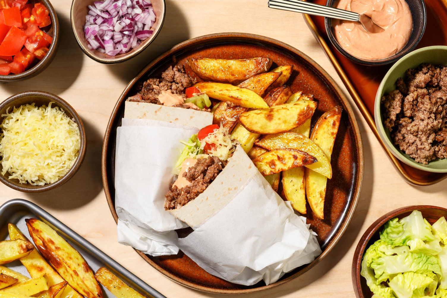 Amerikansk cheeseburger-oksekødswrap med bacon | HelloFresh