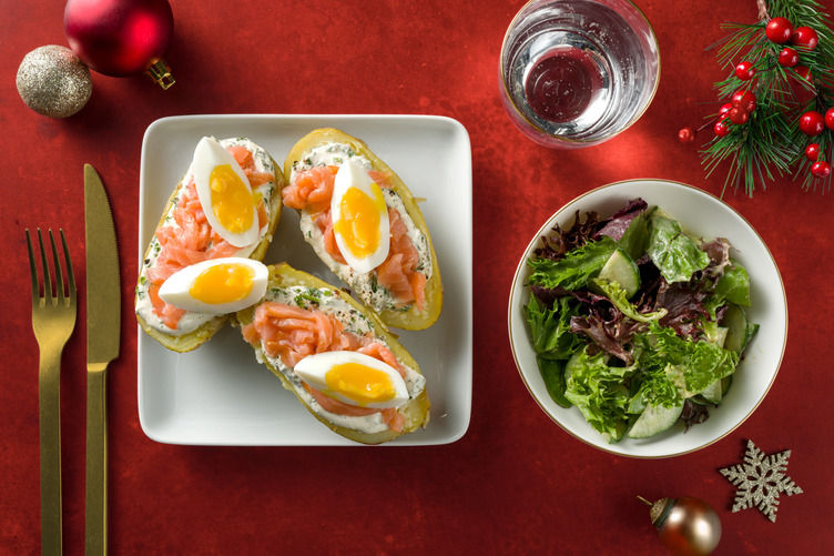 Pommes de terre farcies au saumon fumé & aneth Recette | HelloFresh