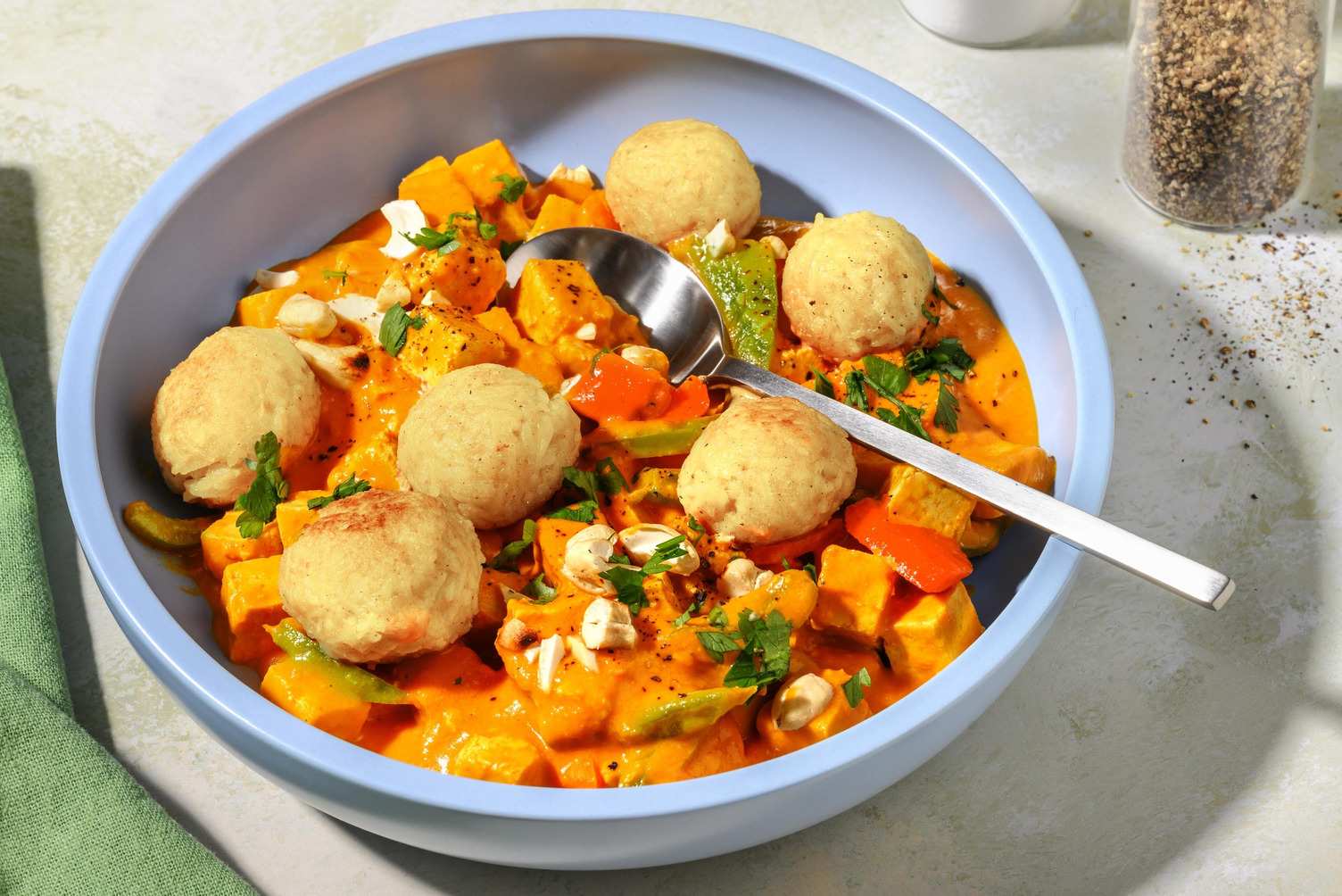 Yaki-Onigiri: Reisbällchen auf Tofu Korma Curry Rezept | HelloFresh