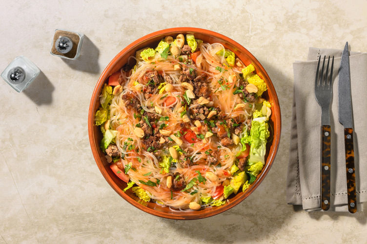 Laos-Bowl mit Glasnudeln und Bio-Rinderhack Rezept | HelloFresh