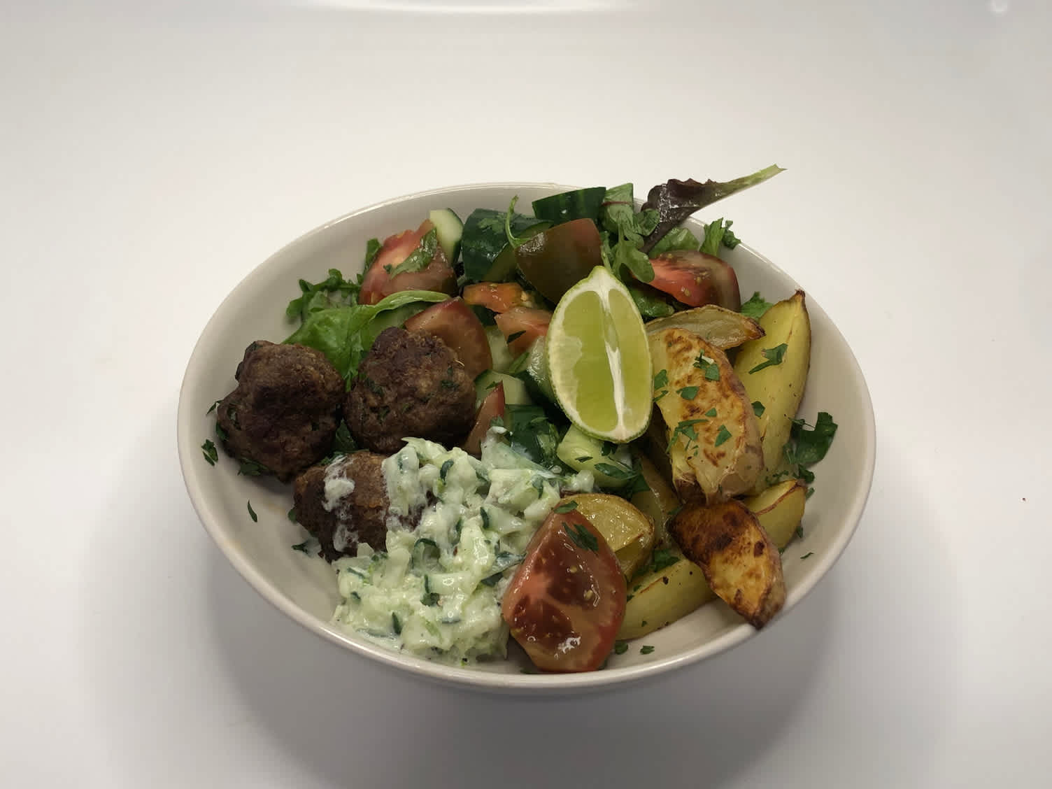 Souflaki Bio-Rinderhackbällchen Bowl! Rezept | HelloFresh