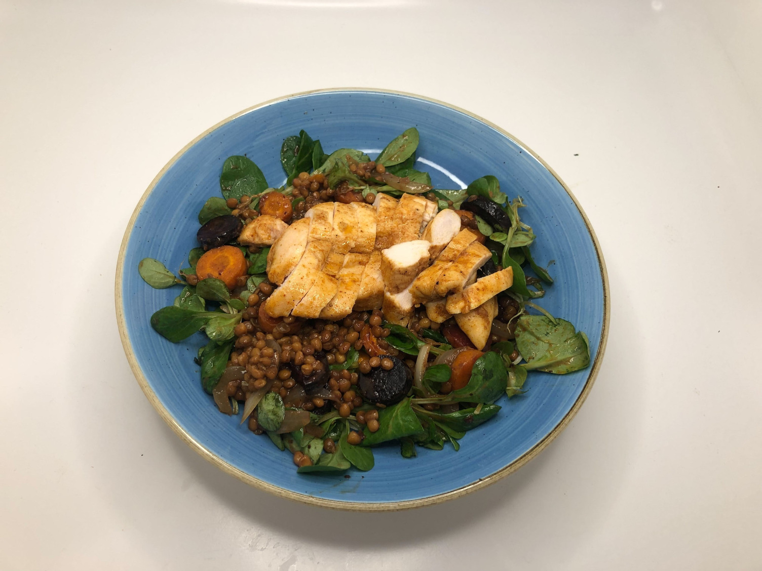 Herbstlicher Hähnchen-Salat mit Senf-Preiselbeer-Dressing, Rezept ...