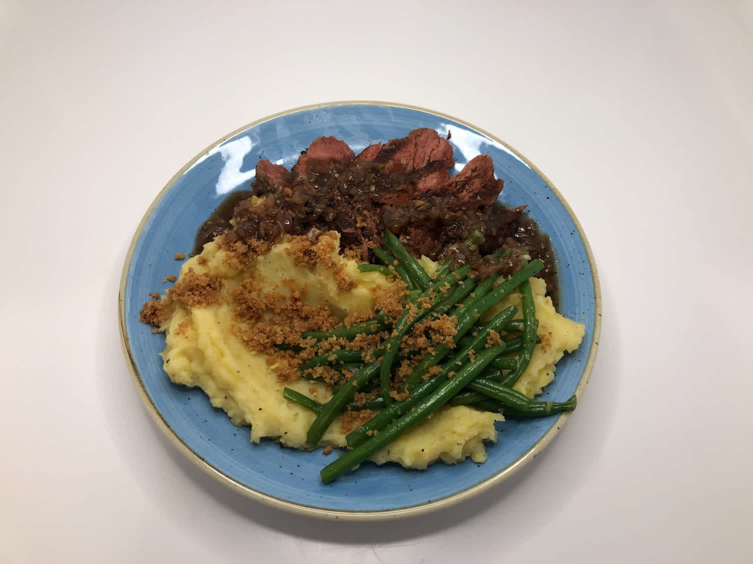 Planted Steak mit Pflaumen-Balsamico-Soße, Rezept | HelloFresh