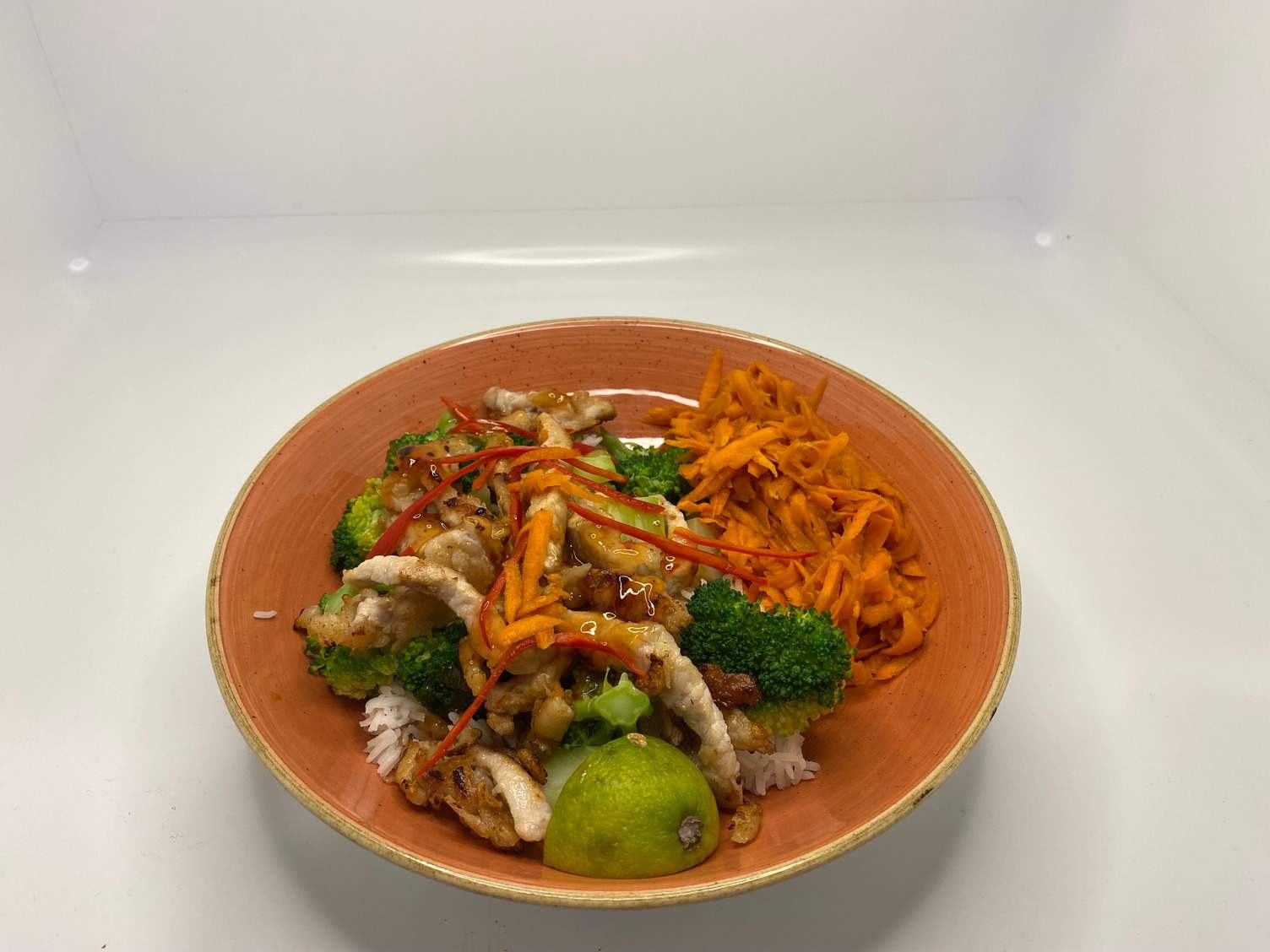 Reis-Bowl mit marinierten Schweinefiletstreifen Rezept | HelloFresh