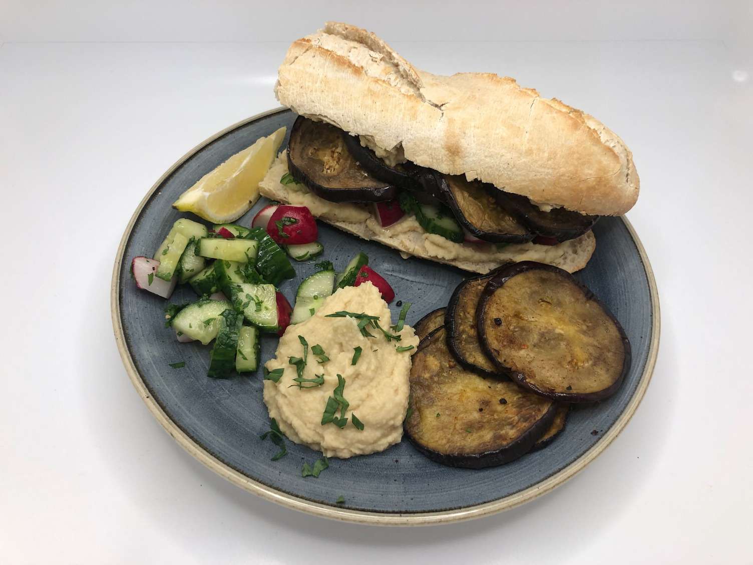 Vegan Sabich! Auberginen Sandwich Rezept | HelloFresh