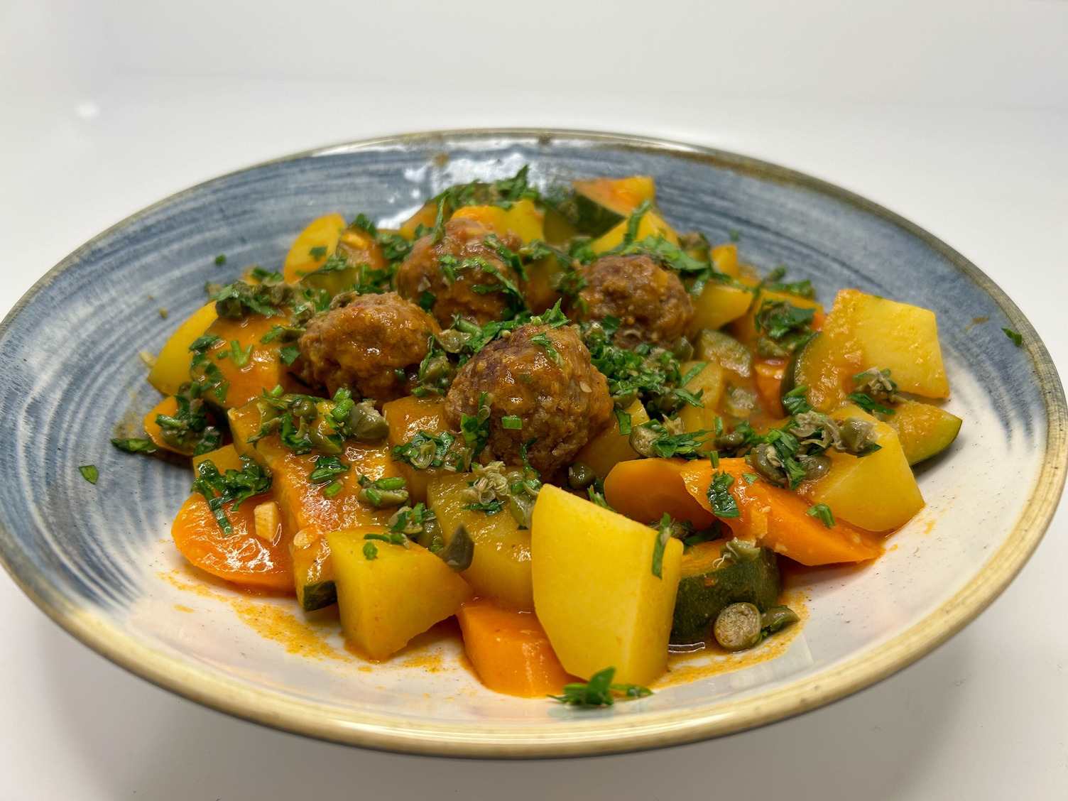 Griechischer &amp;quot;Stifado&amp;quot; Eintopf mit Hackbällchen Rezept | HelloFresh