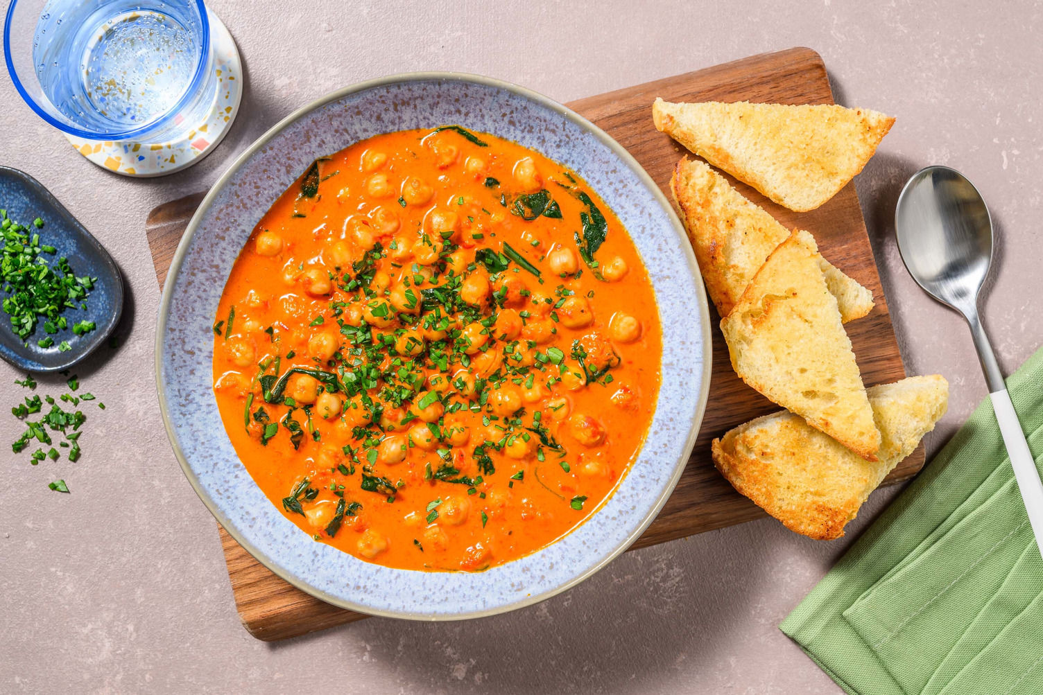 Geröstete Paprika-Suppe mit Knoblauch-Toast Rezept | HelloFresh Geröstete Paprika-Suppe mit Knoblauch-Toast Rezept | HelloFresh