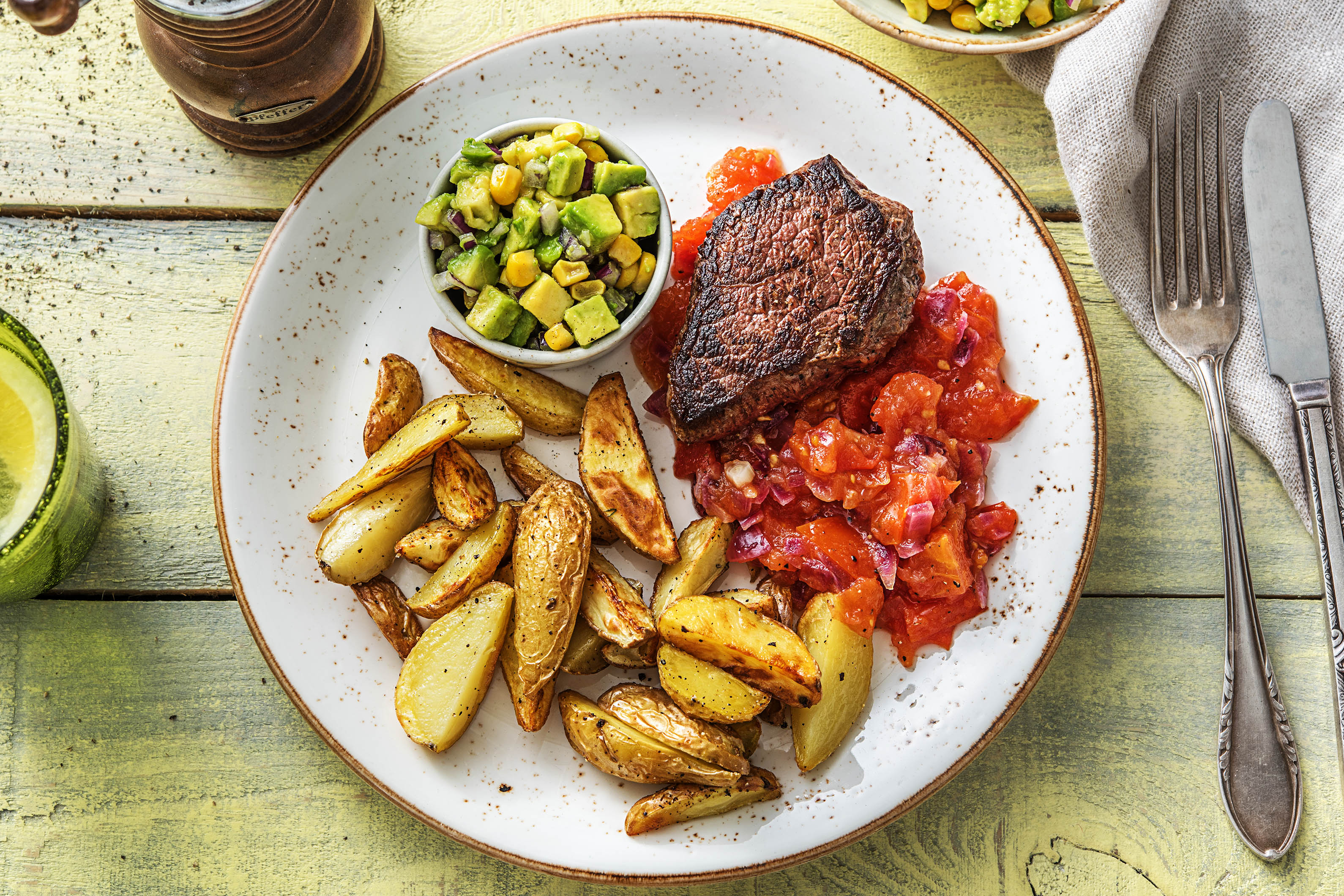 BBQ-Pfeffer-Steak in Tabasco-Tomaten-Soße Rezept | HelloFresh