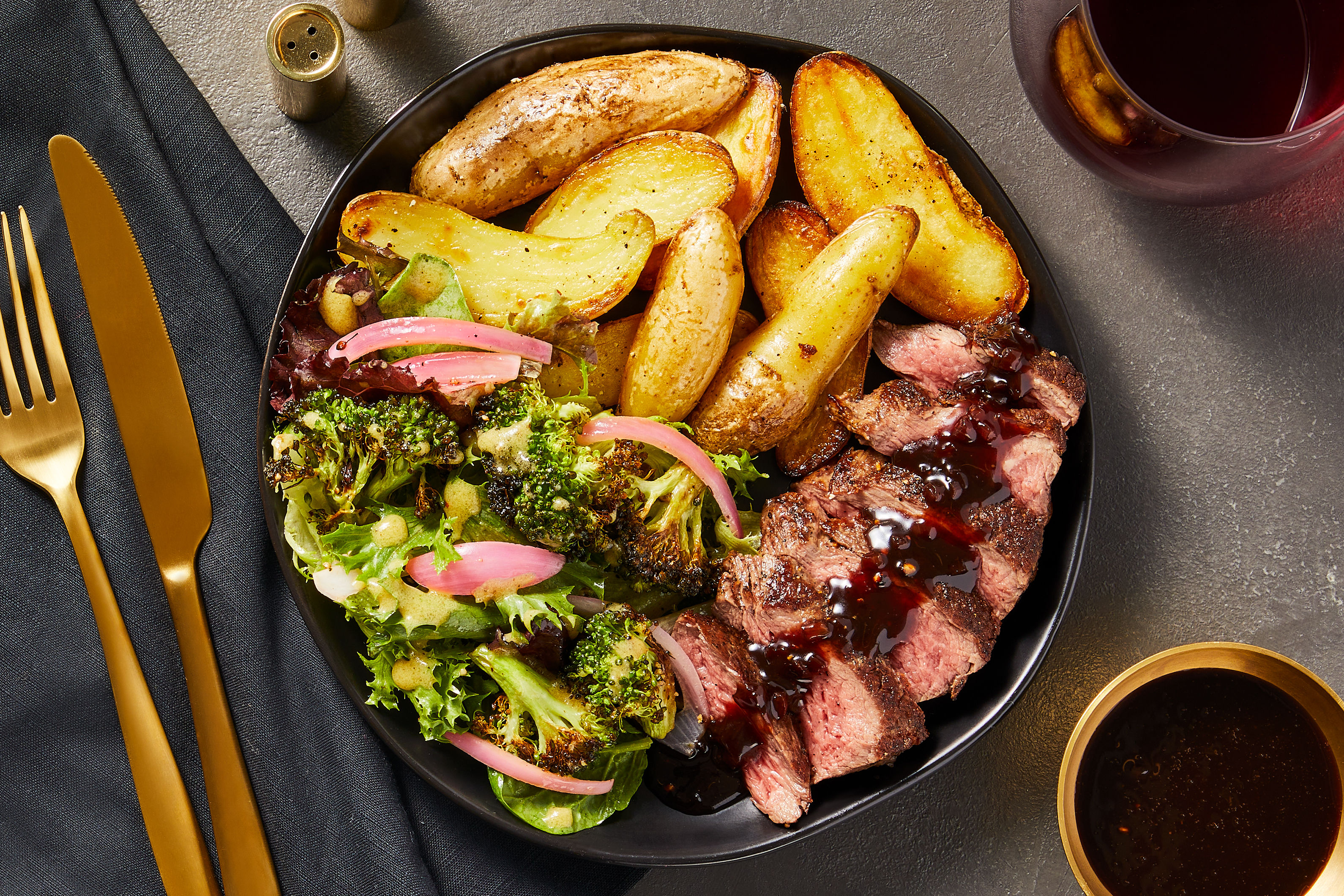Beef Tenderloin with Tangy Shallot Sauce Recipe | HelloFresh