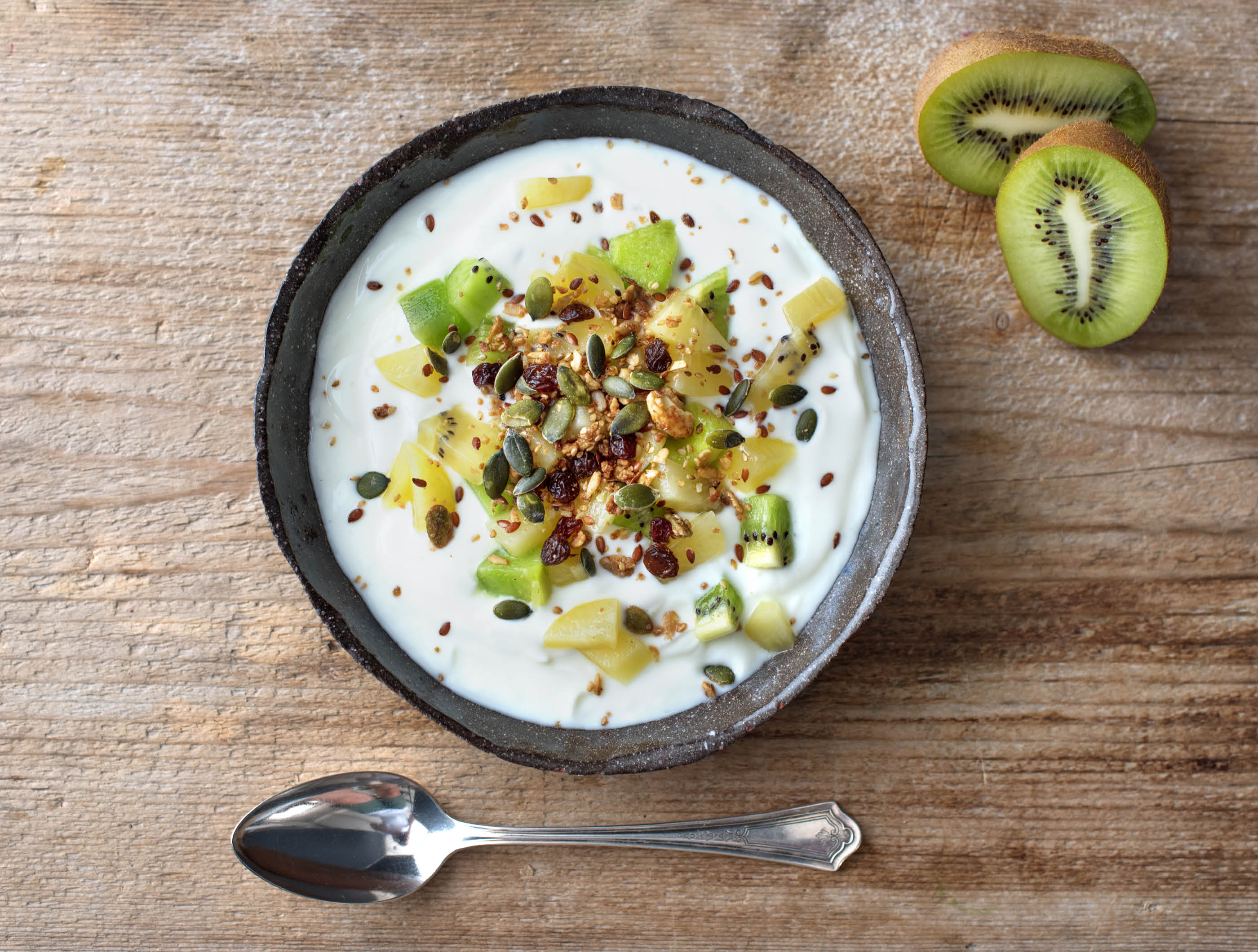 Biogarde au kiwi, au granola et aux graines de citrouille Recette ...