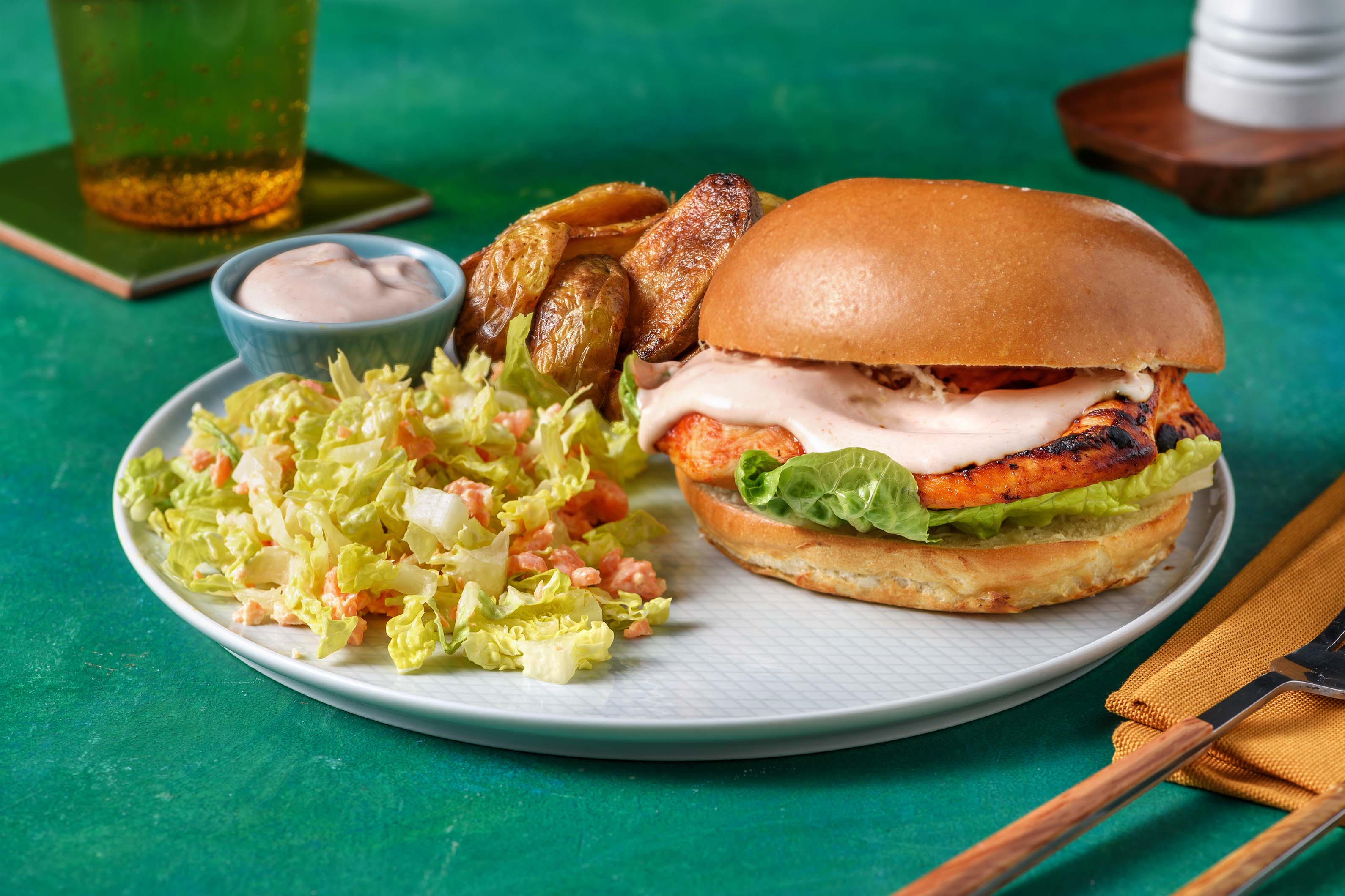 Buffalo Chicken Burger mit RüebliSlaw Rezept HelloFresh