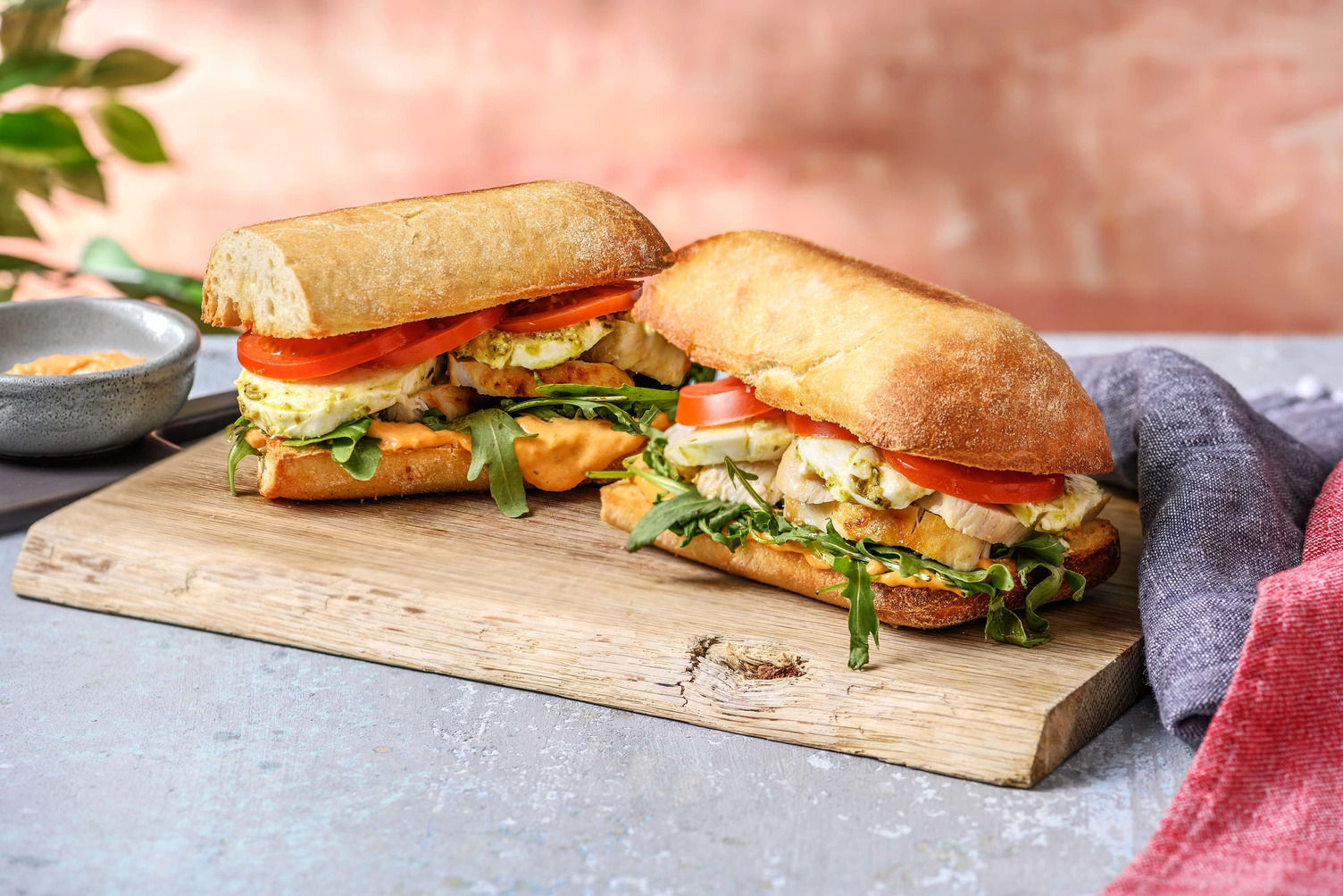 Chicken-Ciabatta-Sandwich nach Art Caprese Rezept | HelloFresh