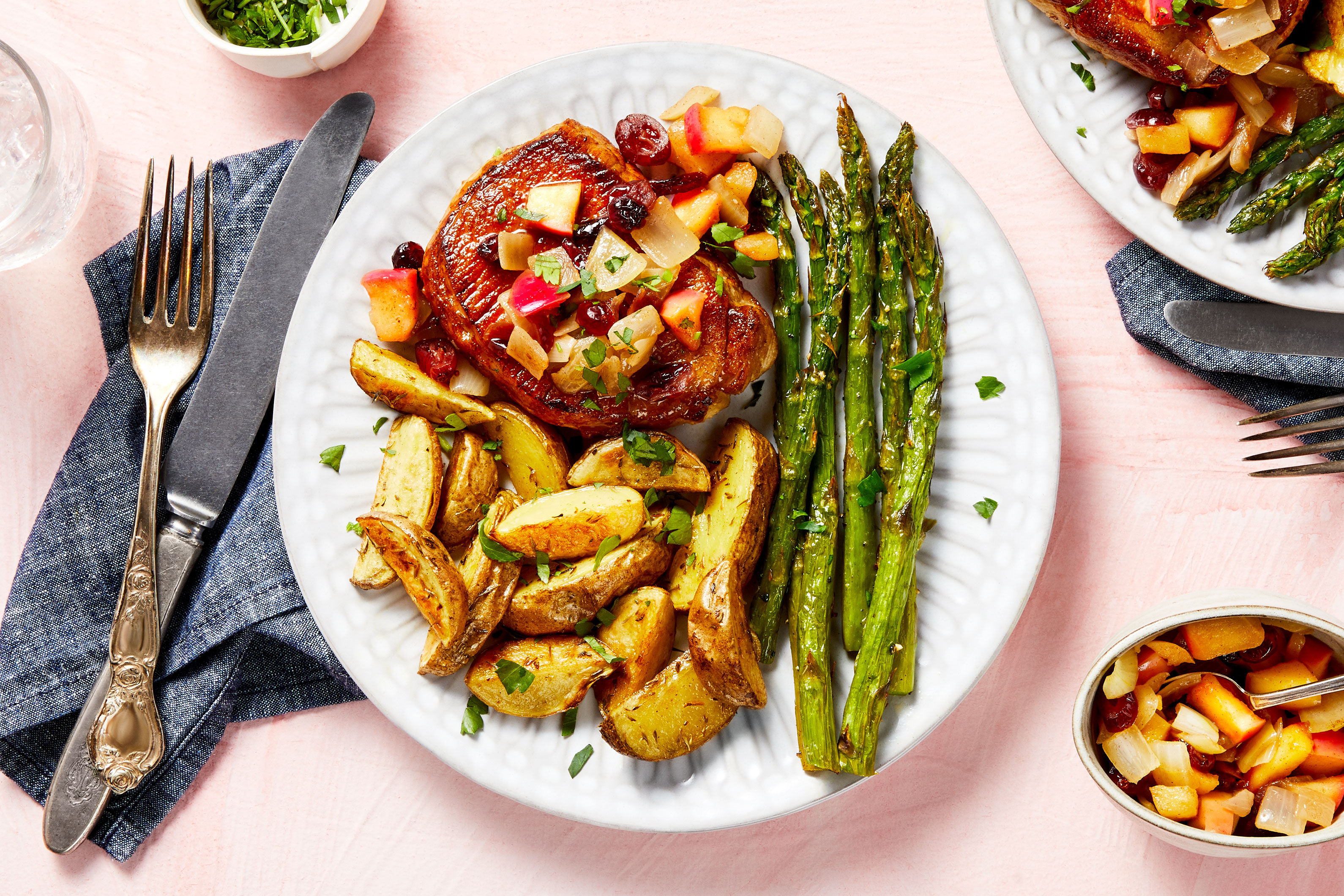ポークチョップ PORKCHOP チノパン グリーン キャリー ラディアル Pork Chops with Apple Cranberry Sauce Recipe | HelloFresh