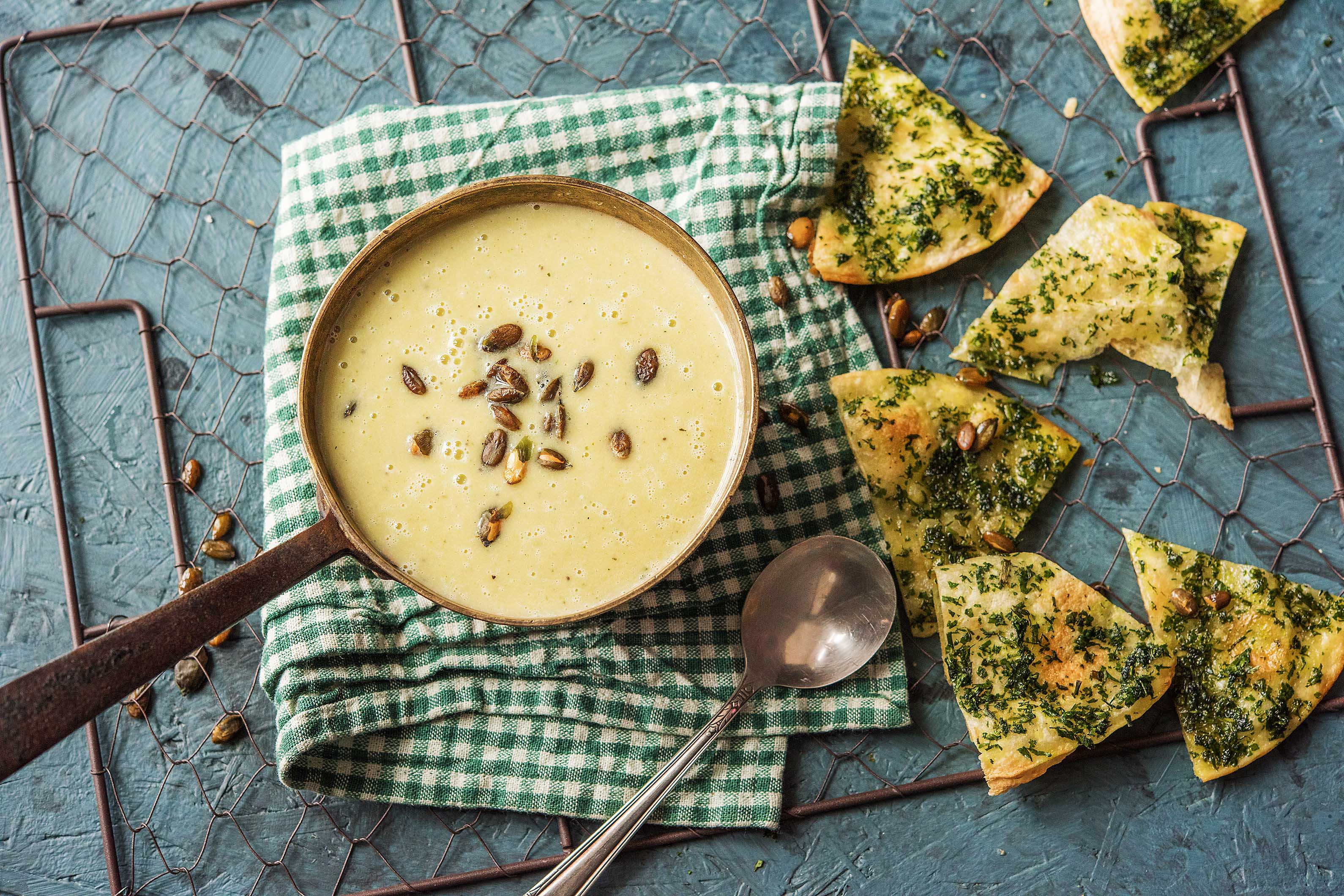 Cremige Petersilienwurzel-Porree-Suppe Rezept | HelloFresh