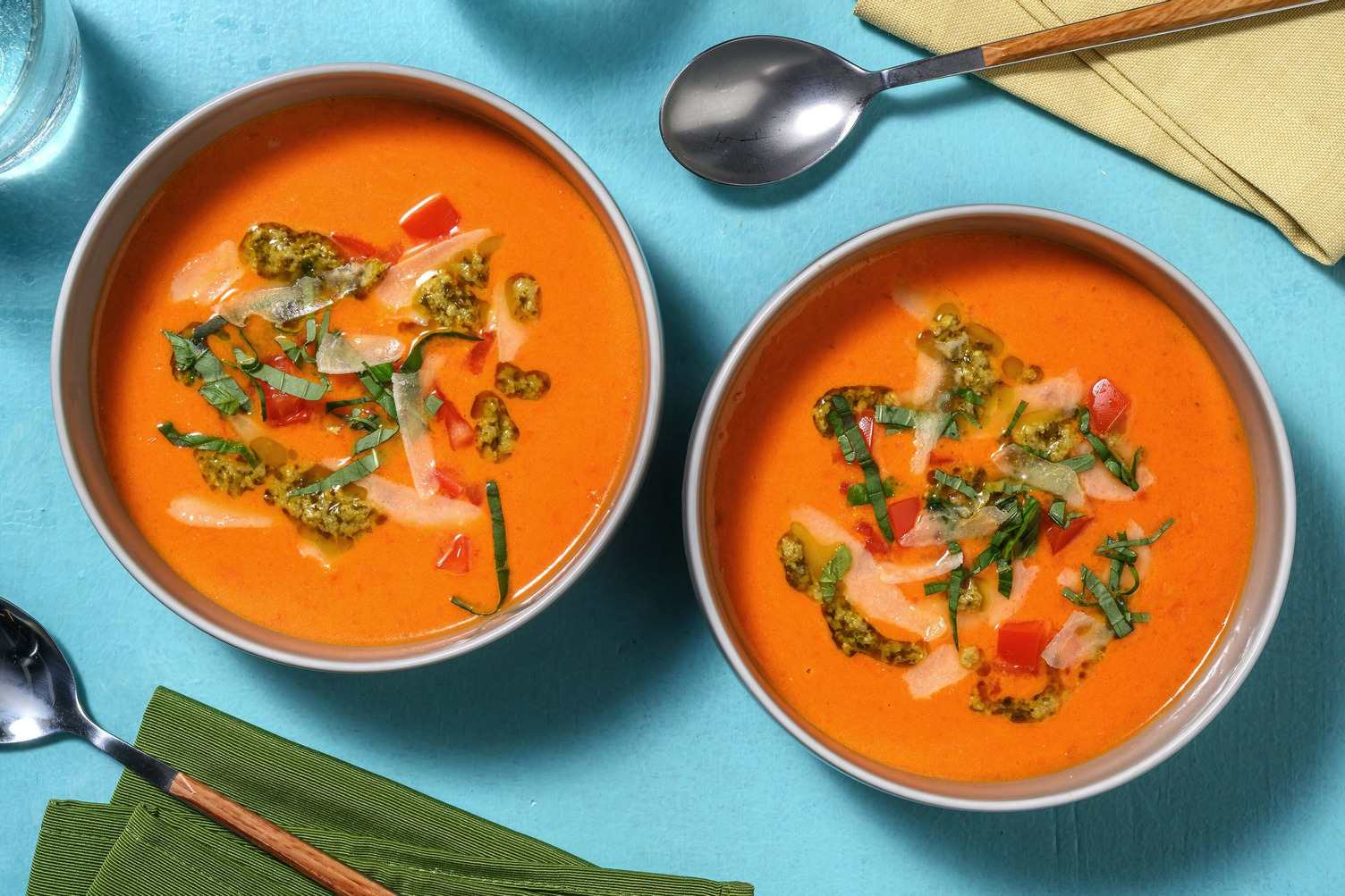 Cremige Tomatensuppe mit Basilikumöl Rezept | HelloFresh