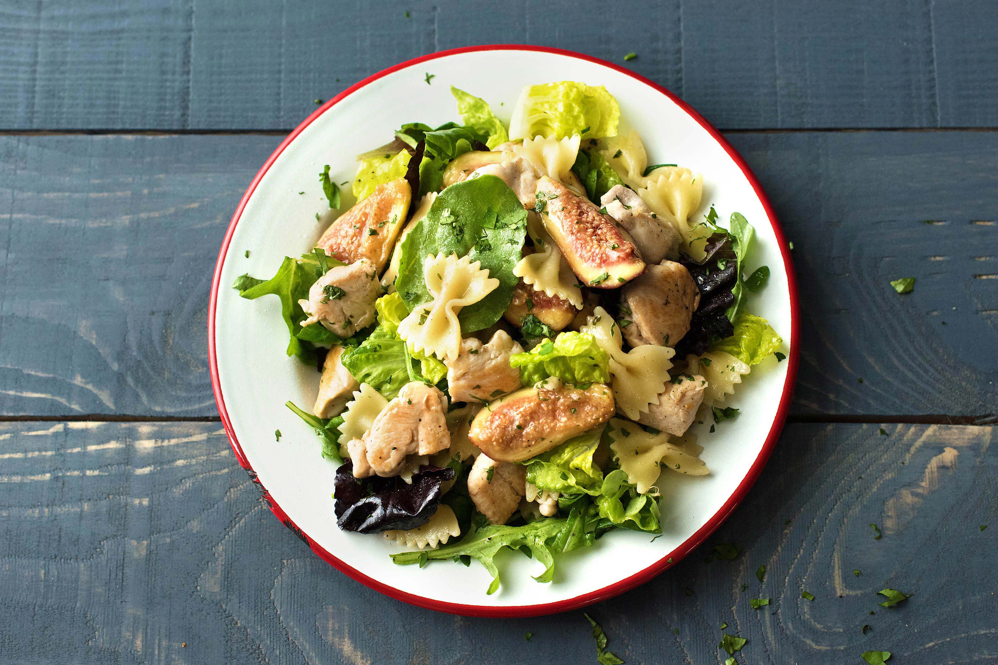 Feigen-Poulet-Salat mit Krawättli Rezept | HelloFresh