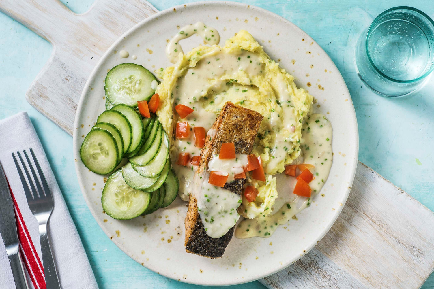 Filet de saumon en sauce crémeuse et purée à la ciboulette Recette