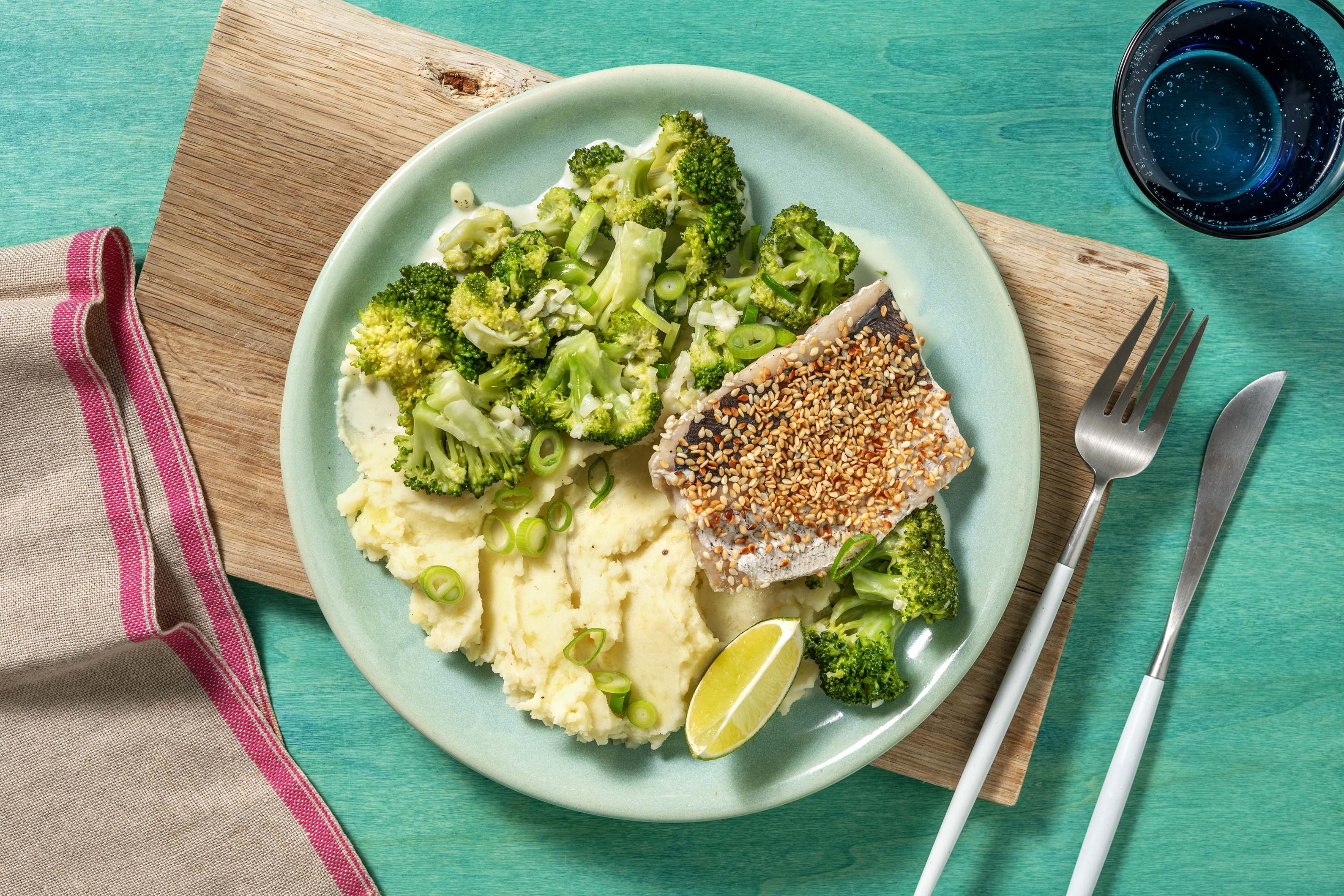 Fischfilet mit Sesamkruste &amp; Kokos-Kartoffel-Stampf Rezept | HelloFresh