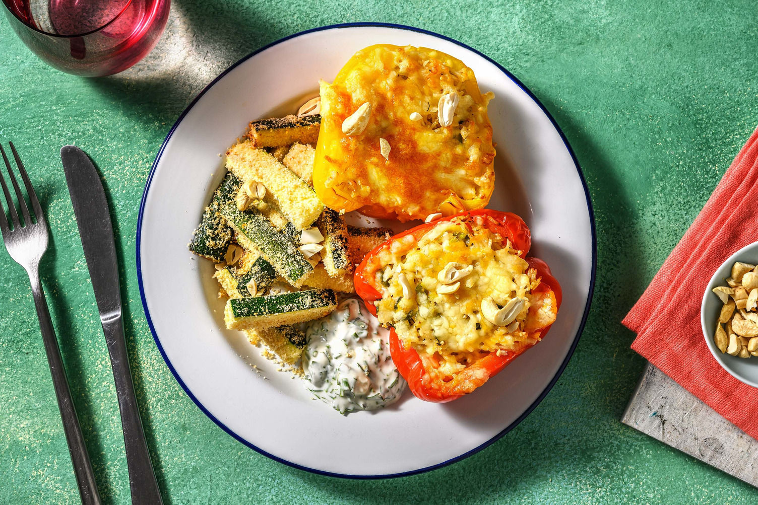 Gratinierte Paprika gefüllt mit Reis Rezept | HelloFresh